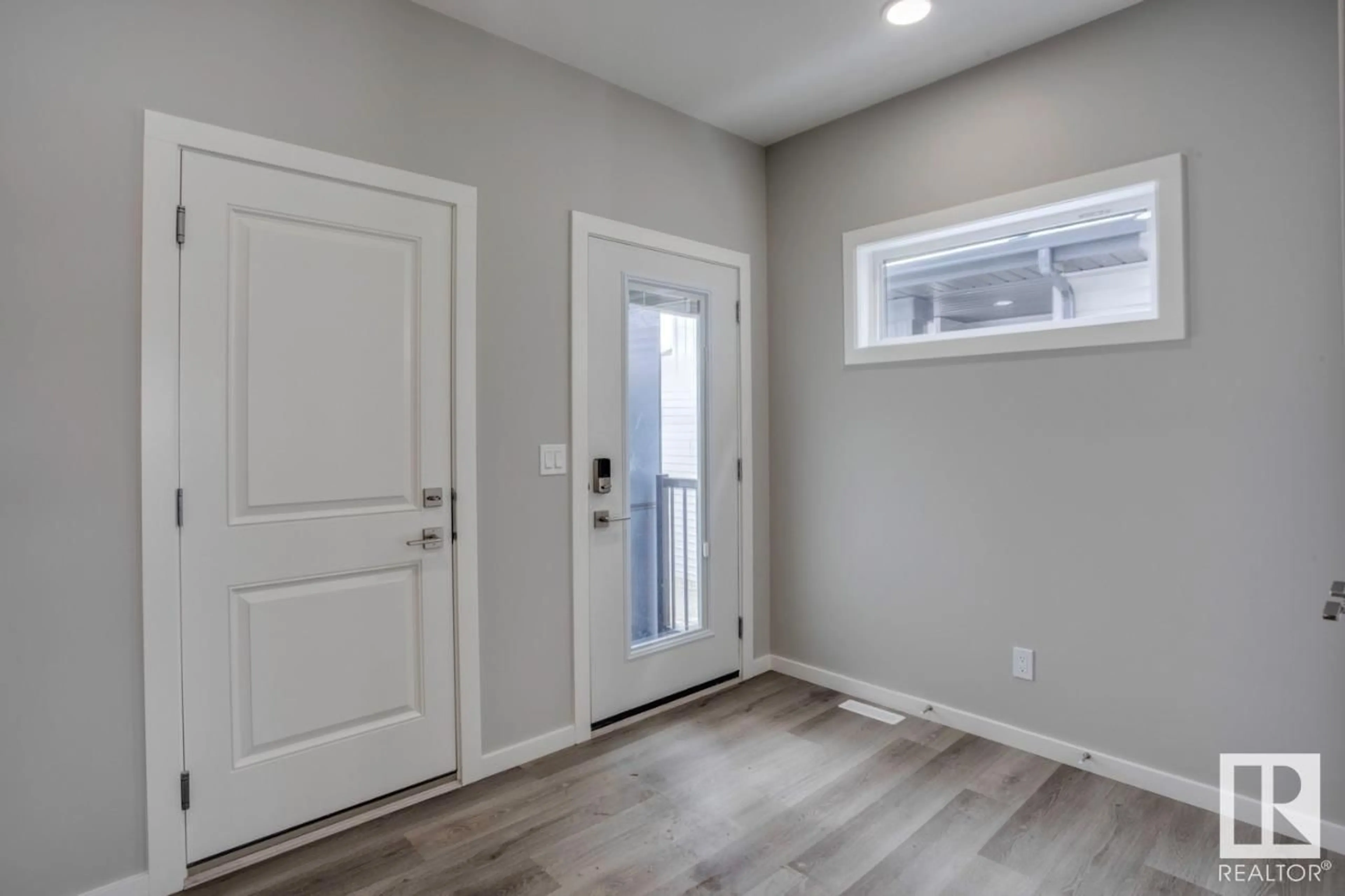 Indoor entryway for 7151 182 AV, Edmonton Alberta T5Z0J1