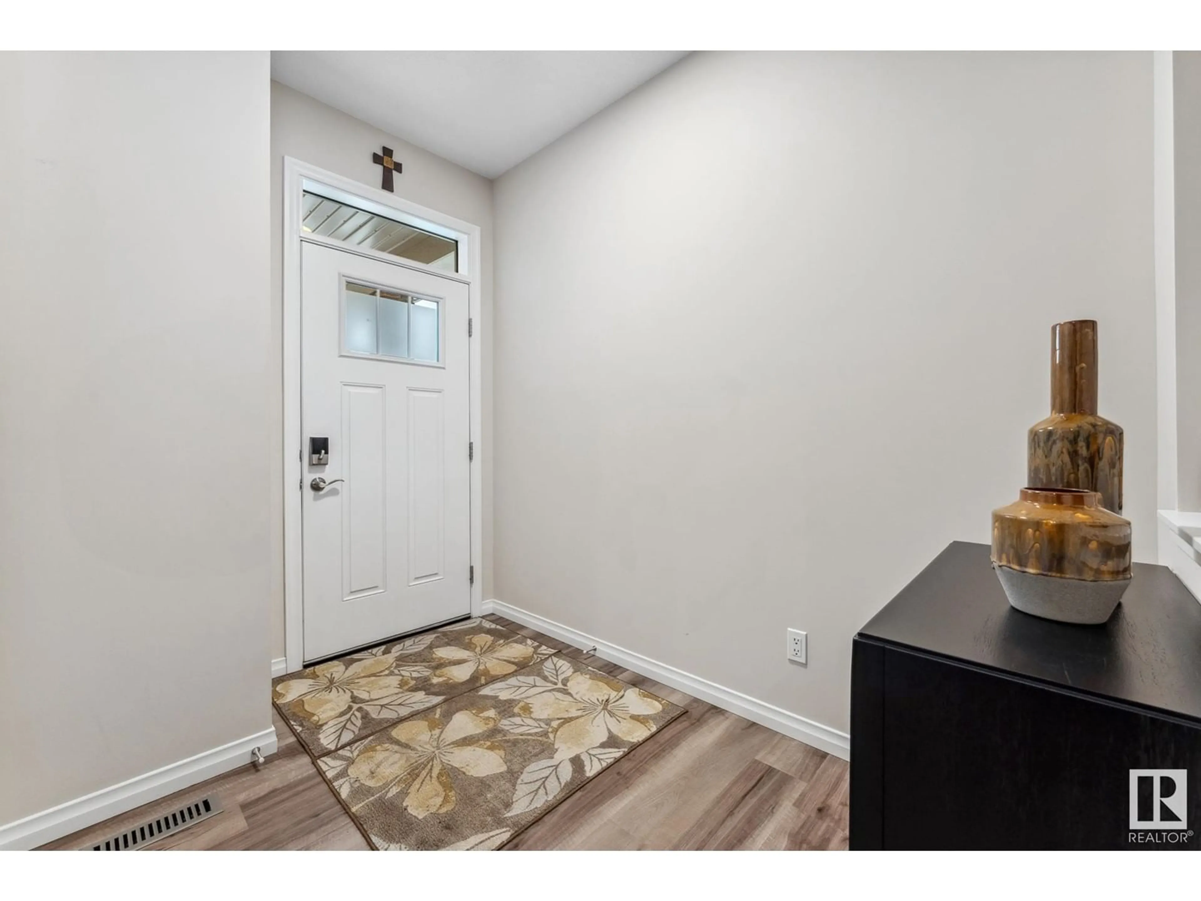 Indoor entryway for 519 MERLIN LANDING, Edmonton Alberta T5S0H5