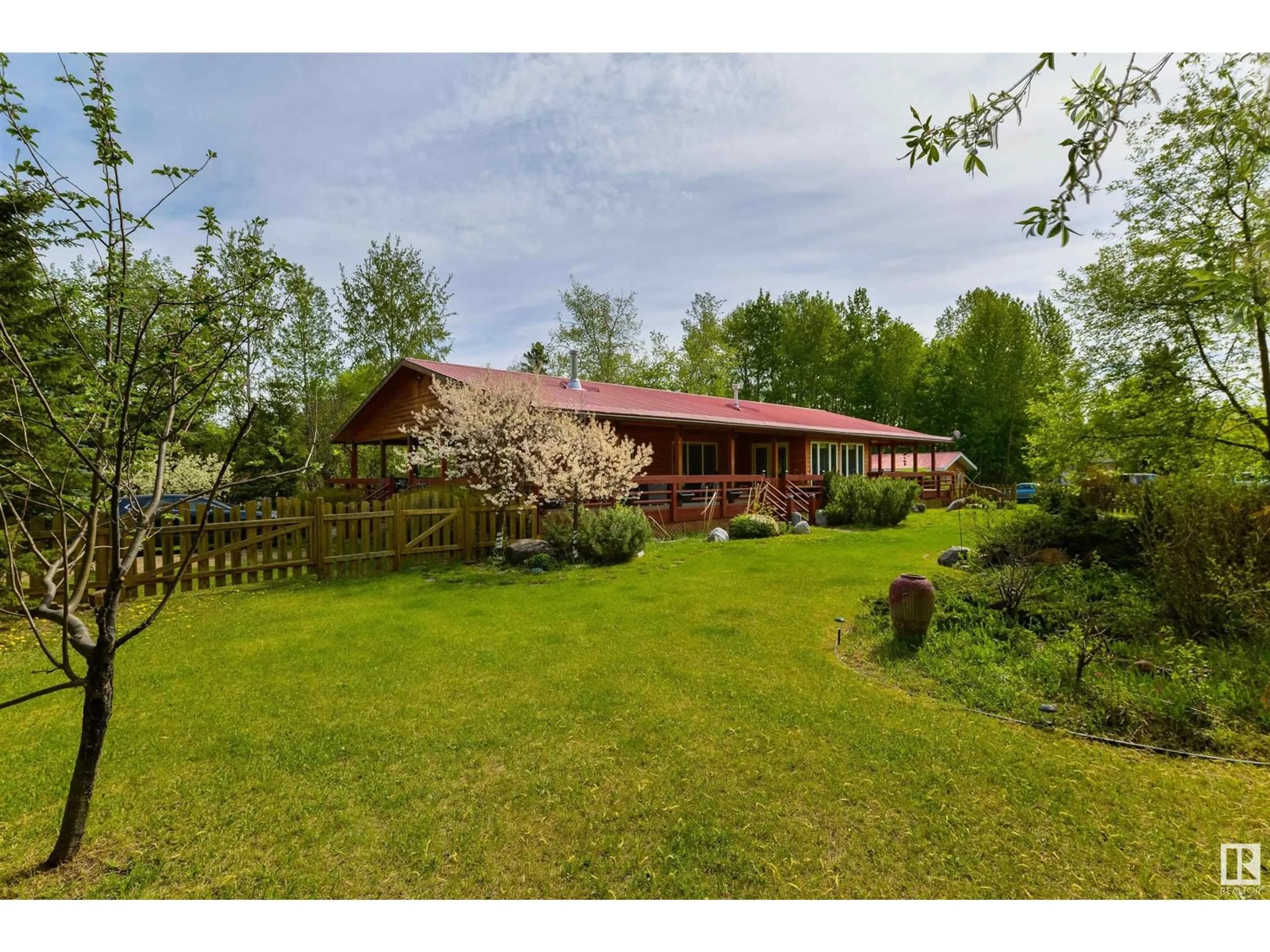 A pic from outside/outdoor area/front of a property/back of a property/a pic from drone, unknown for 300 VALKING RD, Rural Lac Ste. Anne County Alberta T0E0A2