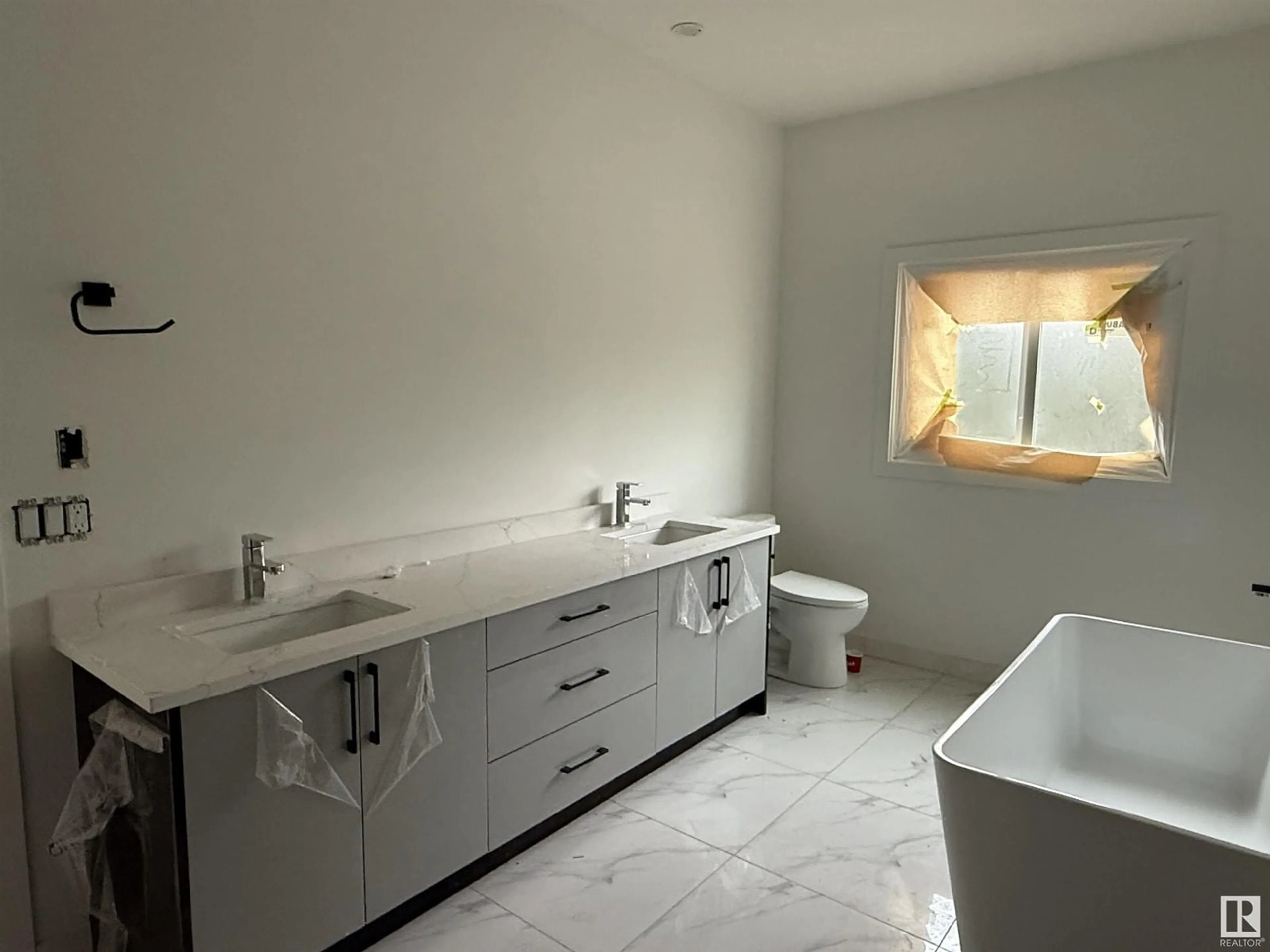 Contemporary bathroom, ceramic/tile floor for 4912 46 ST, Beaumont Alberta T6X1H9