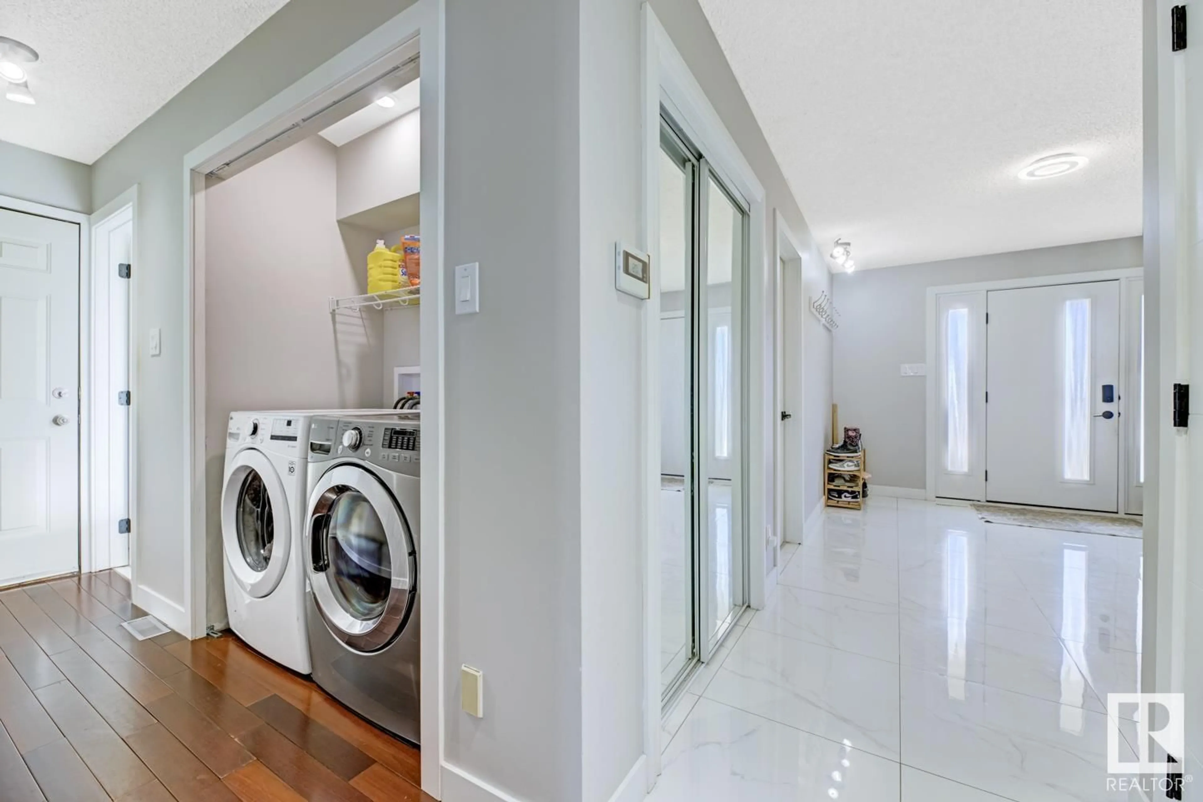 Laundry room for 714 LEE RIDGE RD, Edmonton Alberta T6K0P2