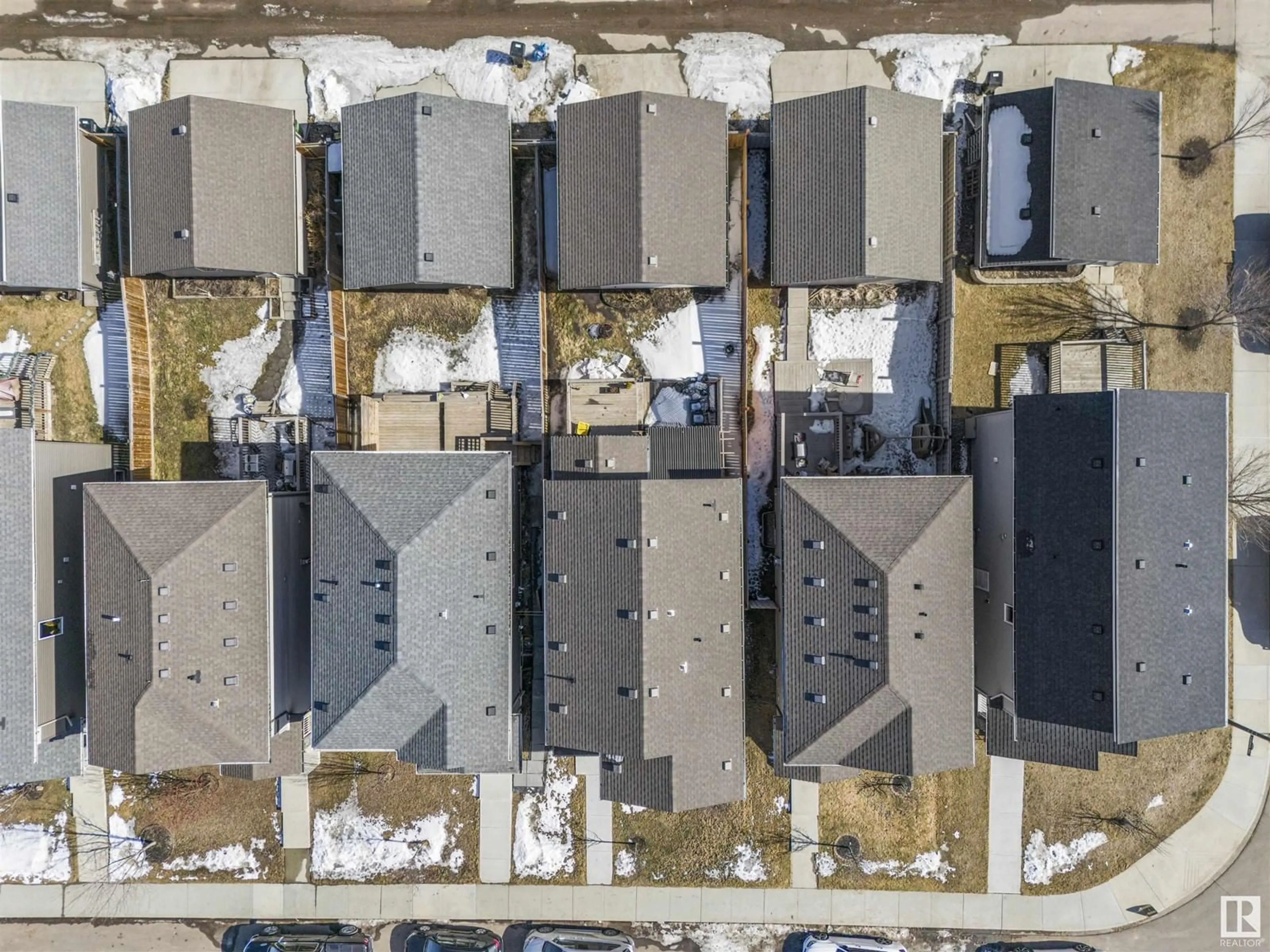 A pic from outside/outdoor area/front of a property/back of a property/a pic from drone, street for SW - 6933 CARDINAL WD, Edmonton Alberta T6W2Y3