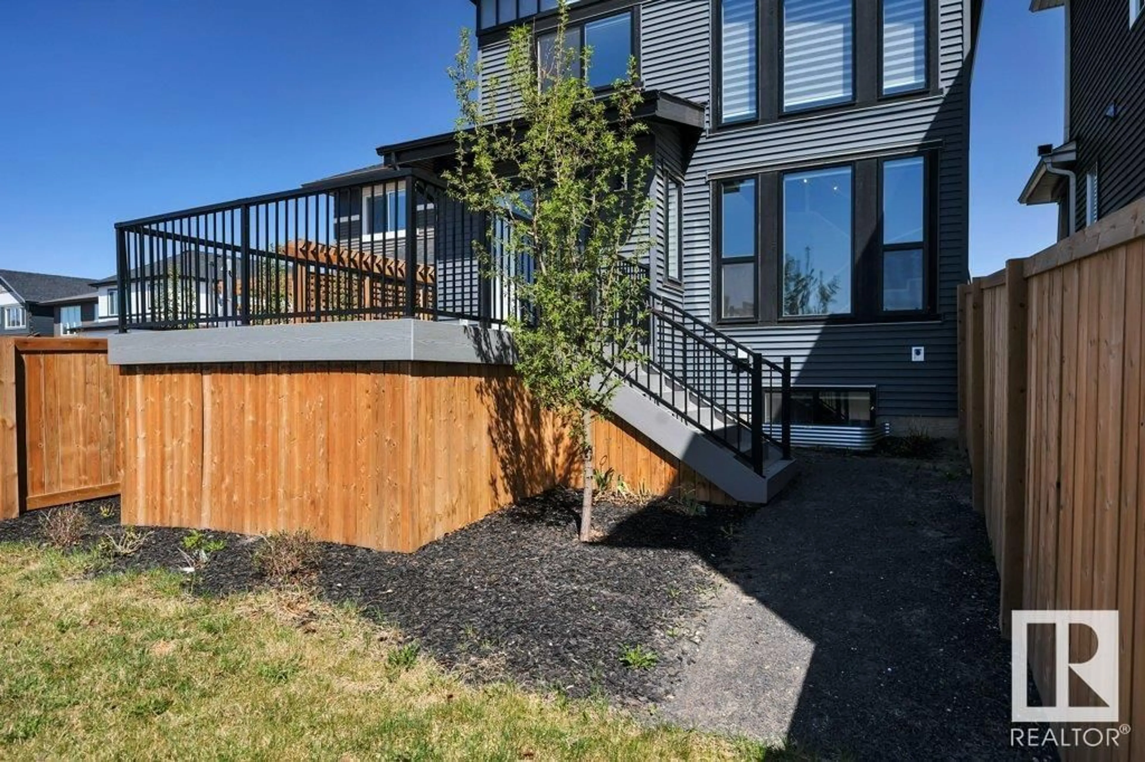 Patio, unknown for 2620 202 ST, Edmonton Alberta T6M1K5