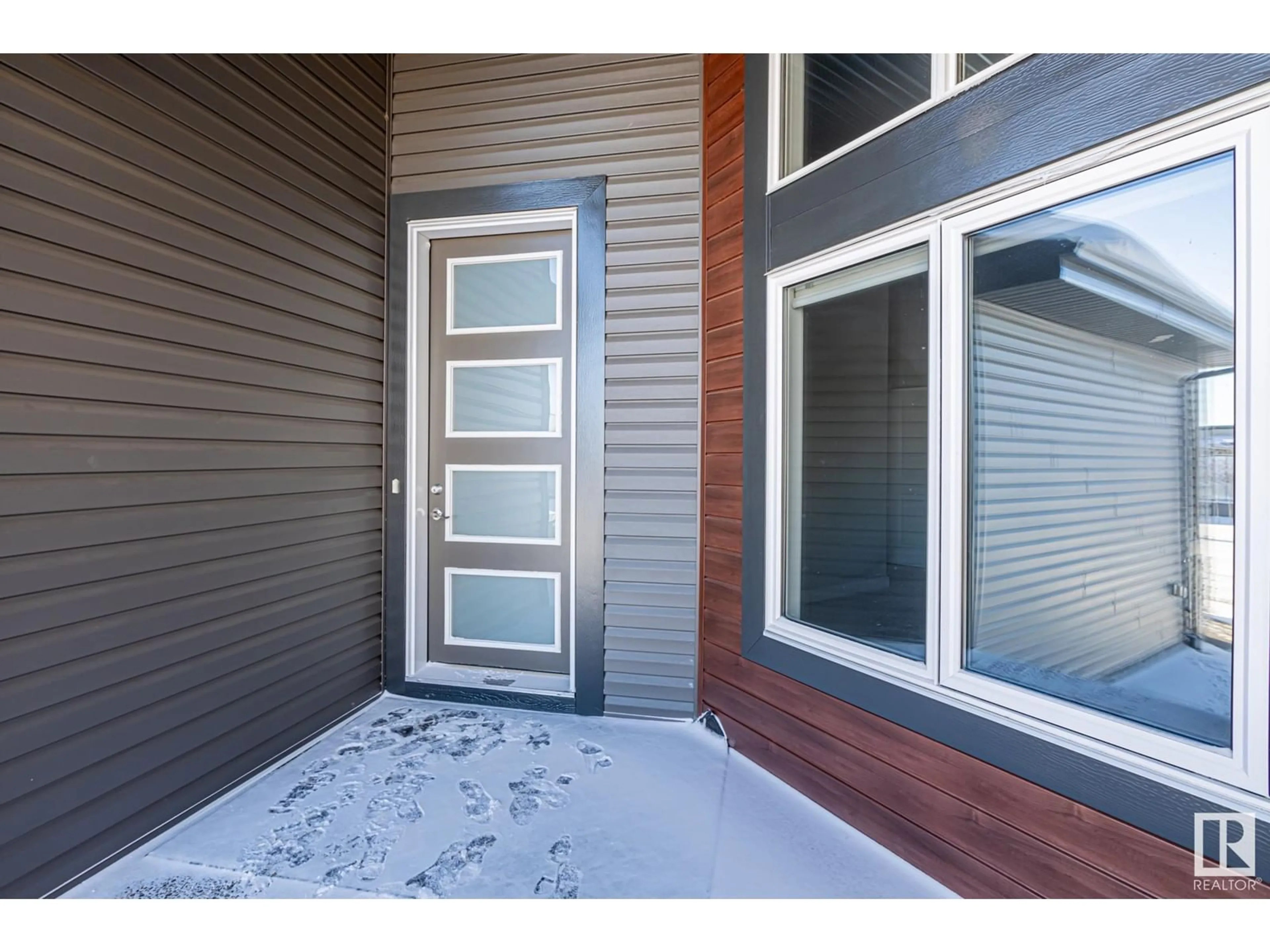 Indoor entryway for 140 HEATHERGLEN DR, Spruce Grove Alberta T7X0R6