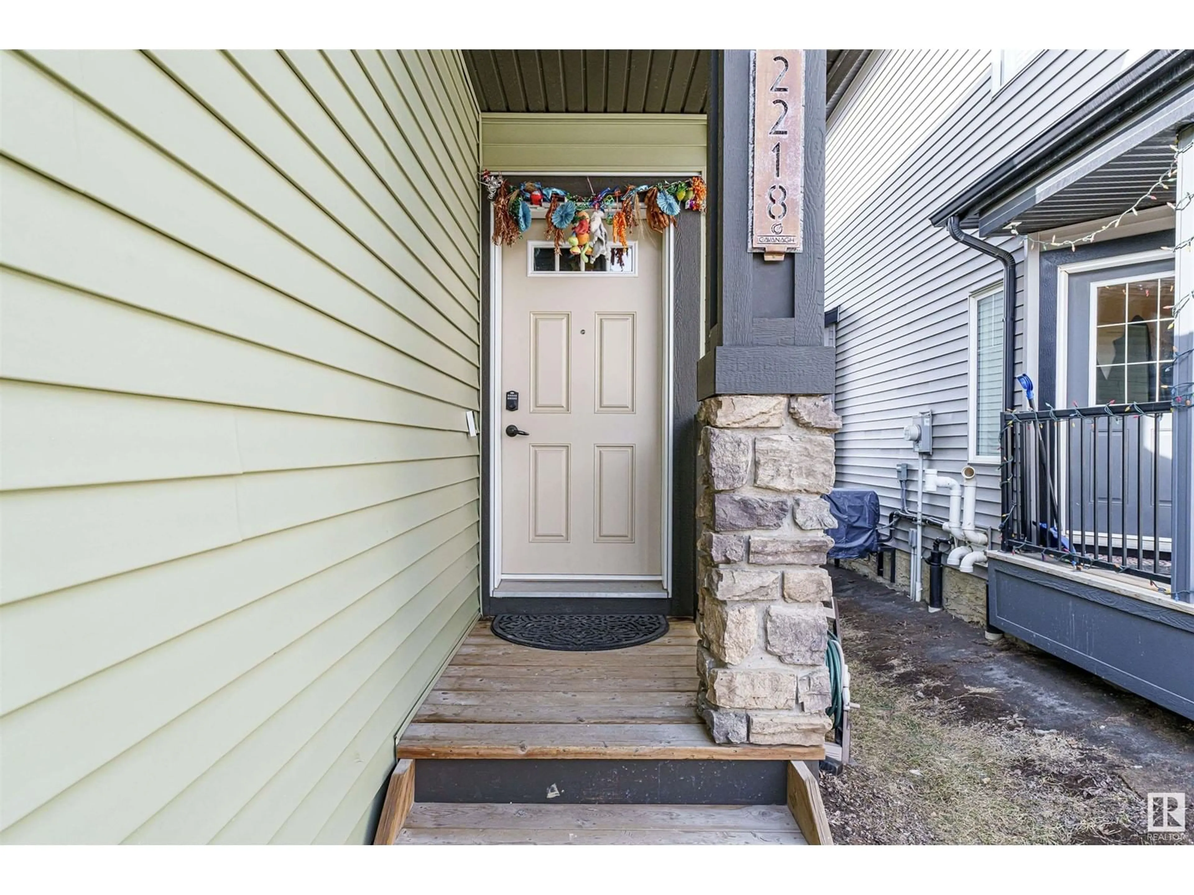 Indoor entryway for 2218 CASEY CRES, Edmonton Alberta T6W3M6