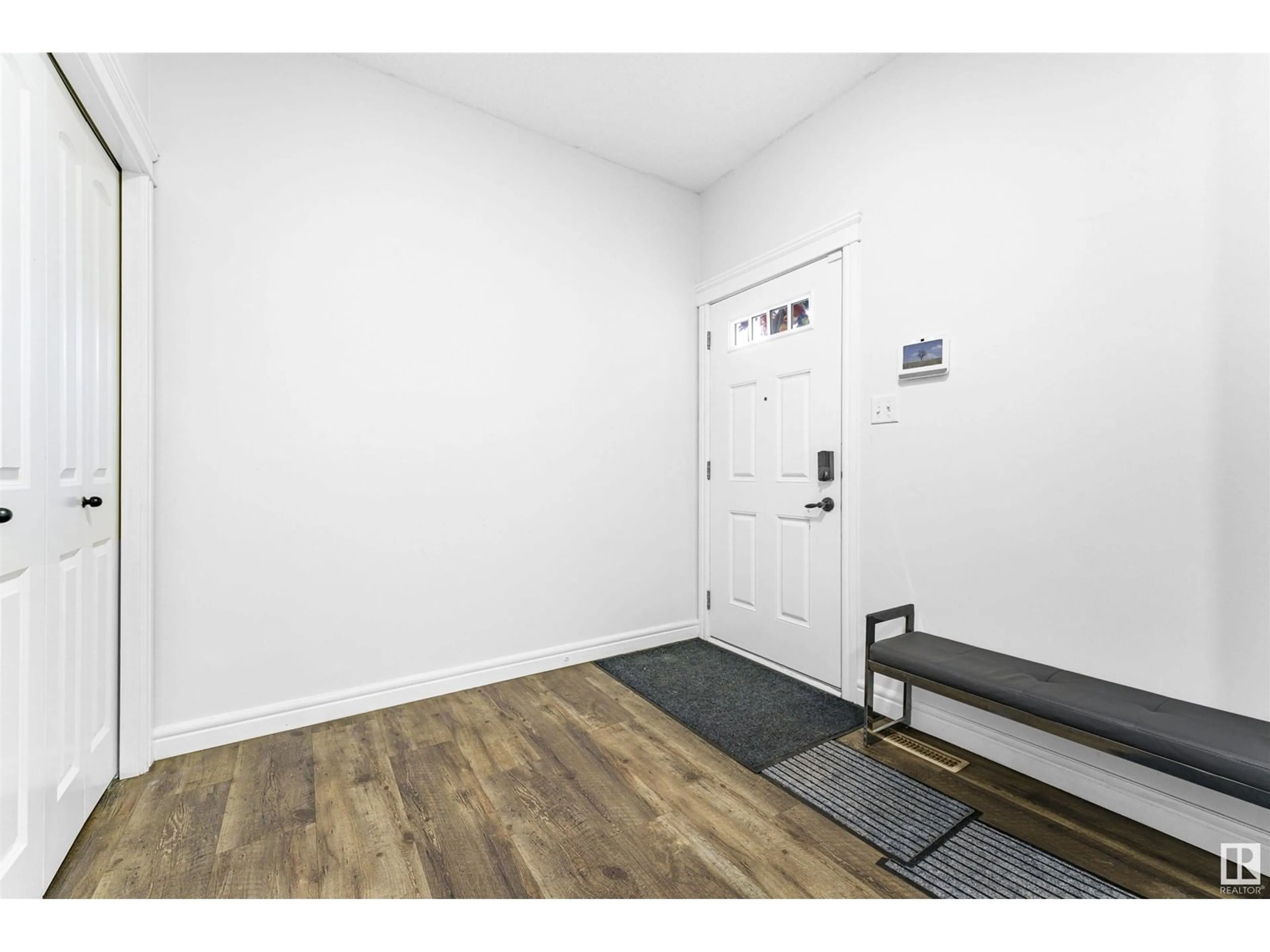 Indoor entryway for 2218 CASEY CRES, Edmonton Alberta T6W3M6
