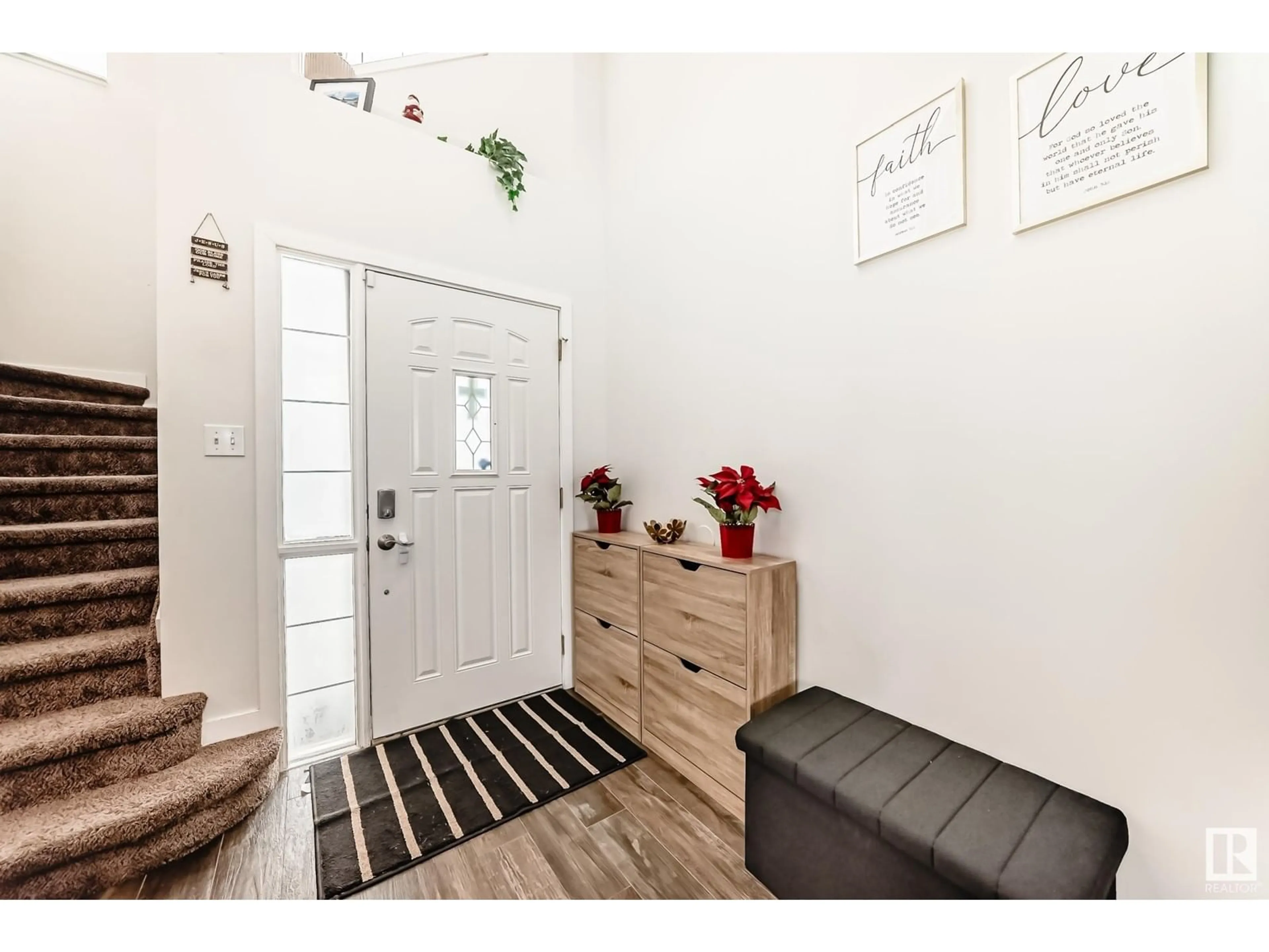 Indoor entryway for 20116 46 AV, Edmonton Alberta T6M2X9