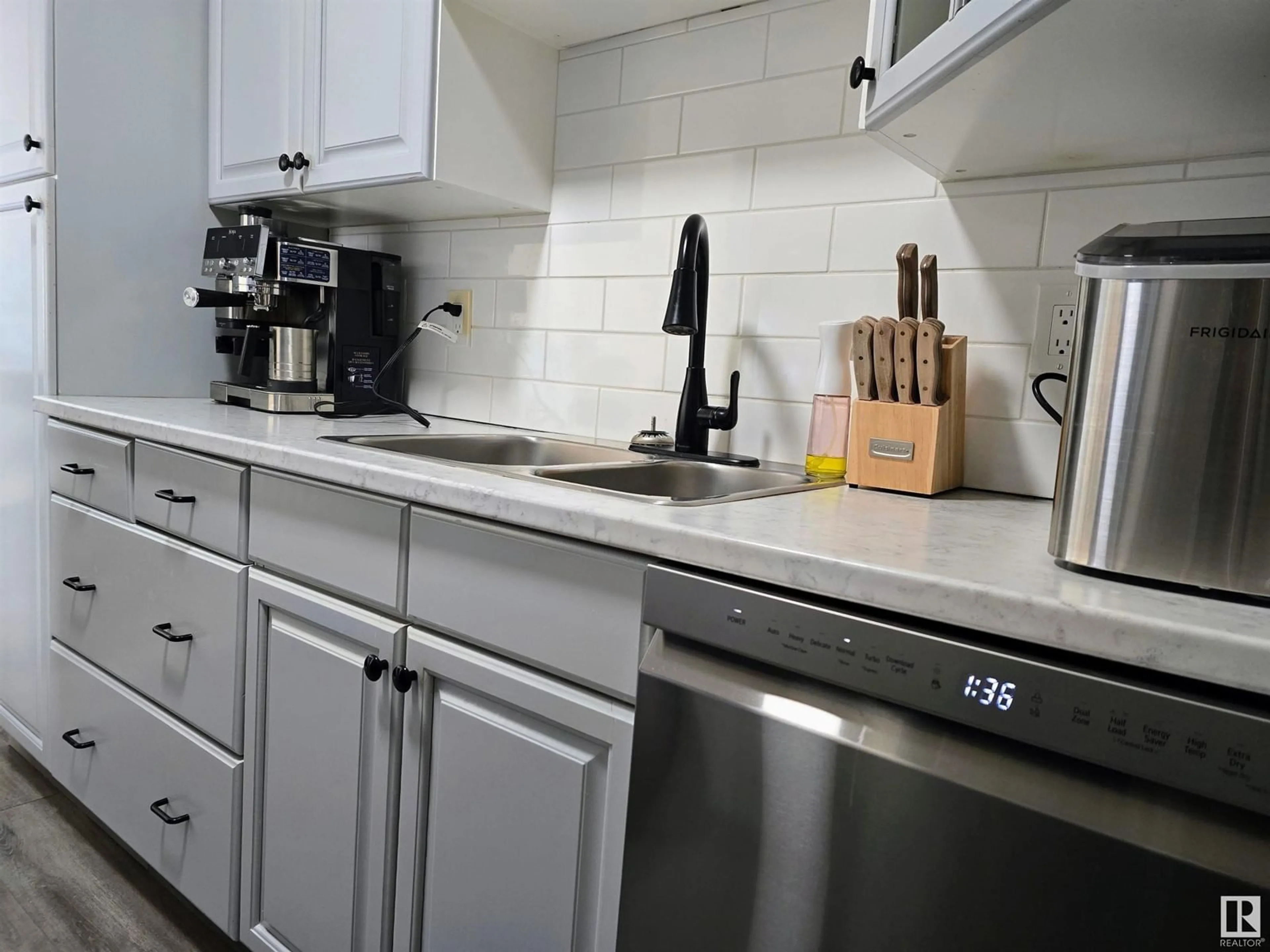Standard kitchen, unknown for 235 HARRISON DR, Edmonton Alberta T5A2X5