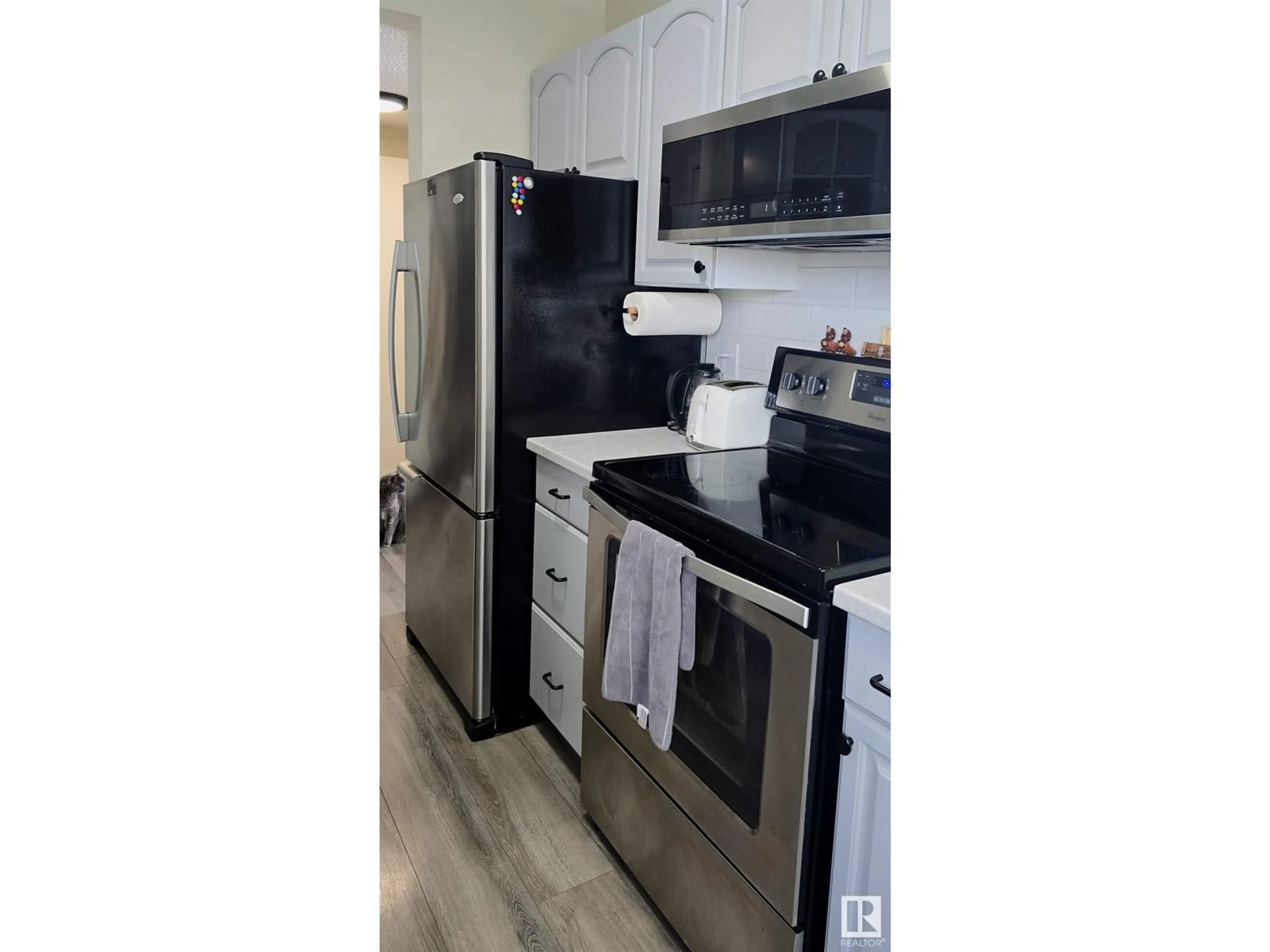 Standard kitchen, unknown for 235 HARRISON DR, Edmonton Alberta T5A2X5