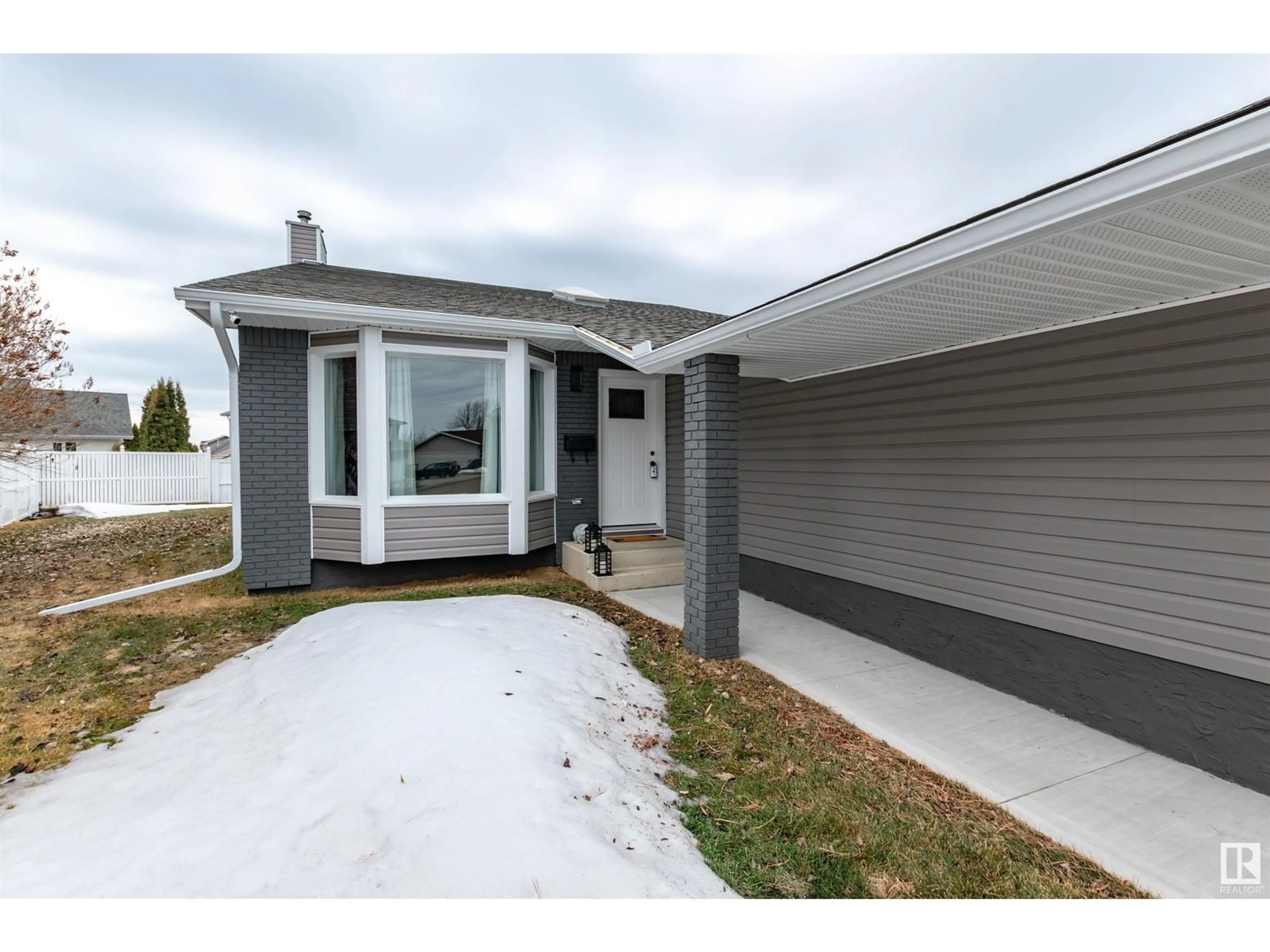 Home with vinyl exterior material, street for 5 PARKRIDGE CR, Wetaskiwin Alberta T9A3H9