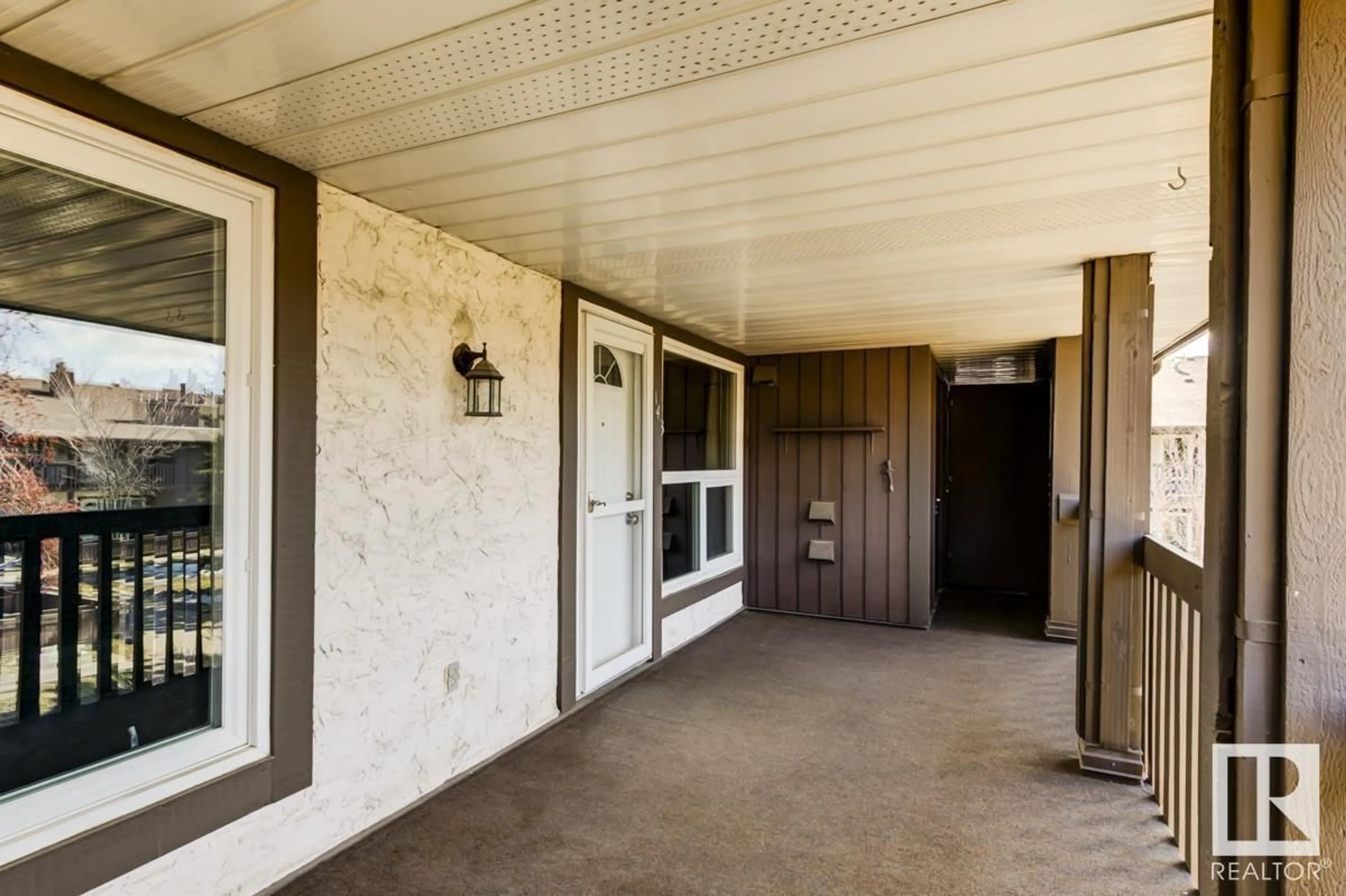 Indoor foyer for 143 SURREY GD, Edmonton Alberta T5T1Z3