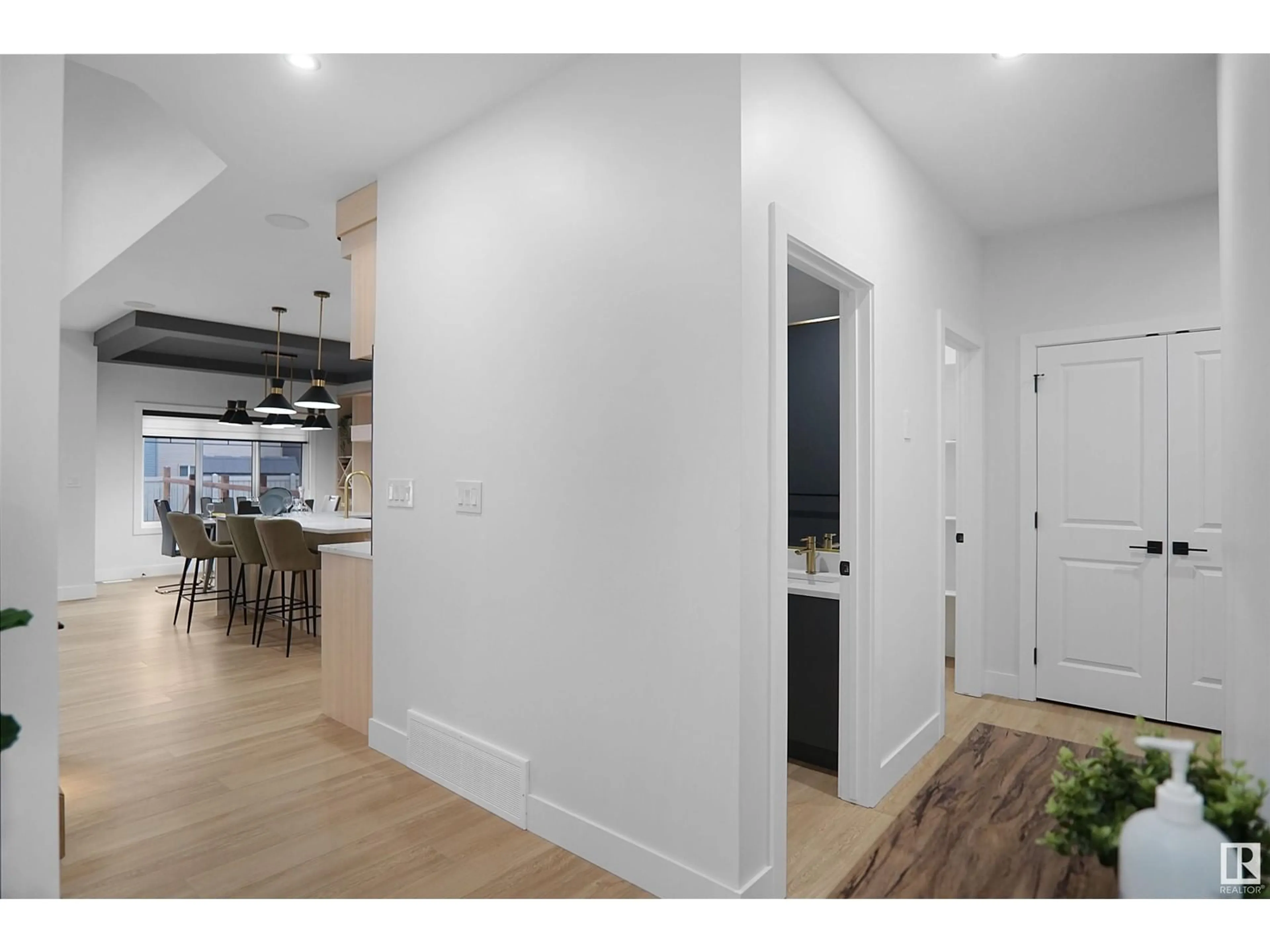 Indoor entryway for 37 MEADOWGROVE LANE, Spruce Grove Alberta T7X0W2