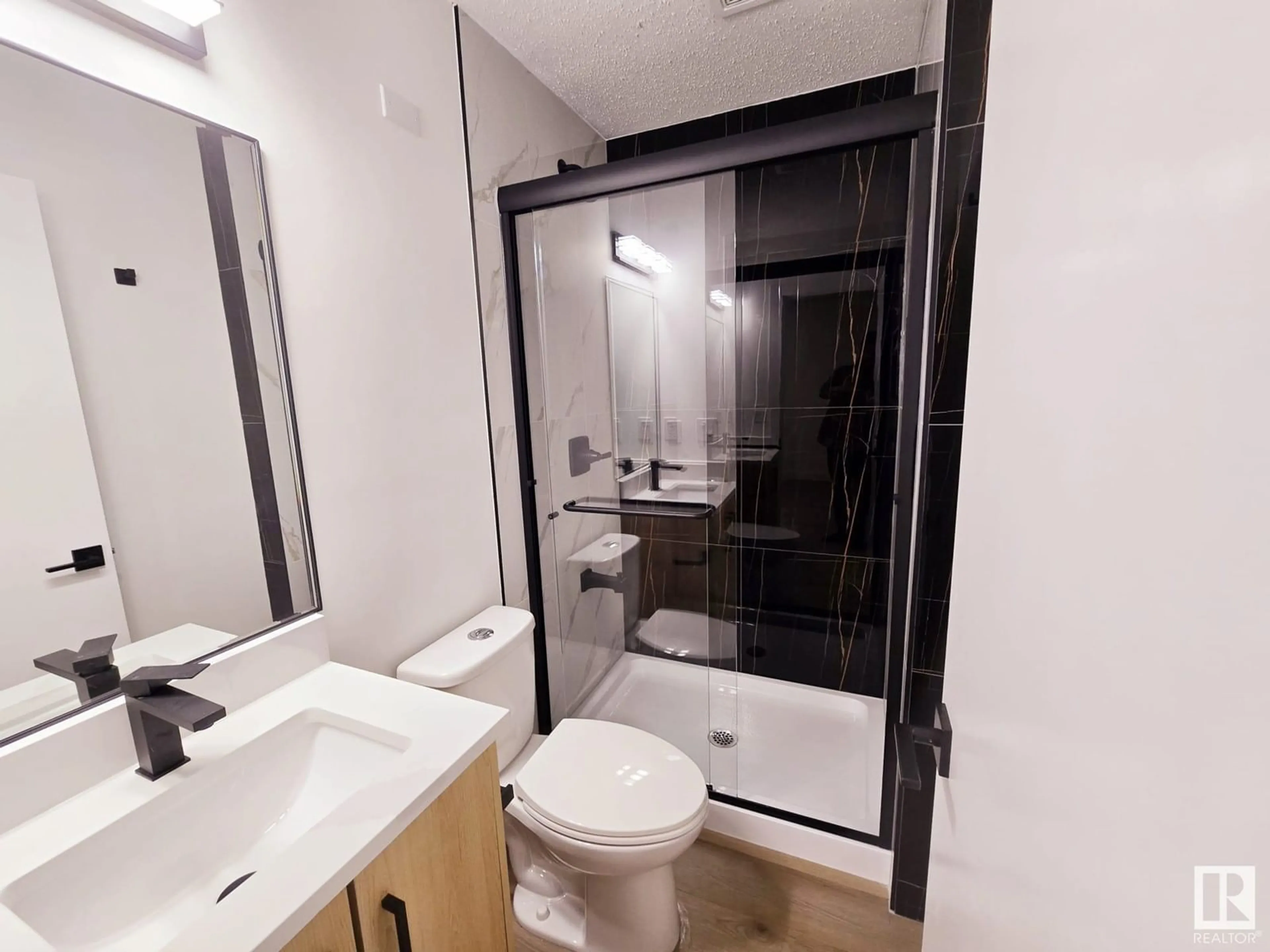 Standard bathroom, unknown for 1135 49A ST NW, Edmonton Alberta T6L4C5