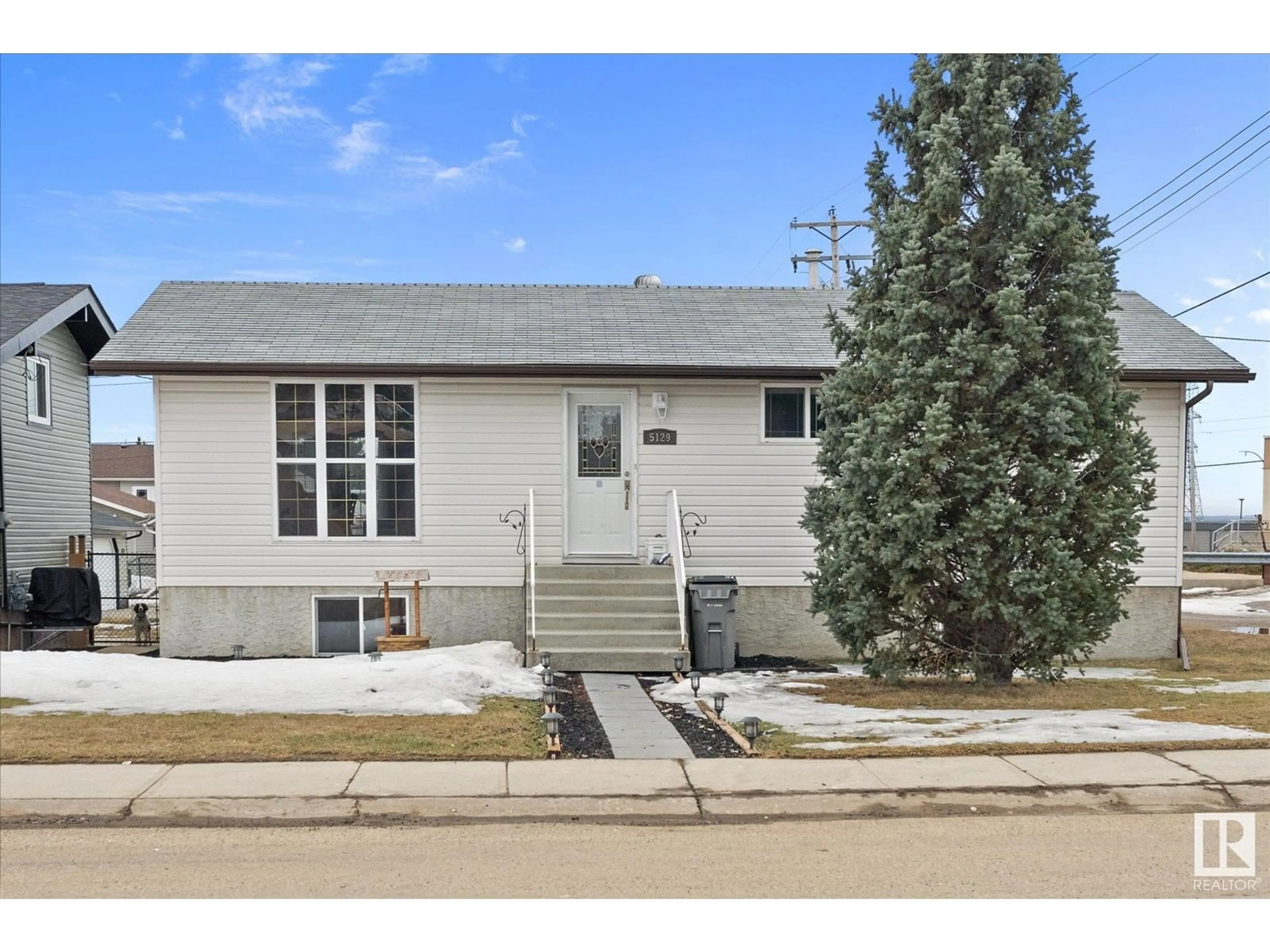 Home with vinyl exterior material, street for 5129 53 AV, Wabamun Alberta T0E2K0