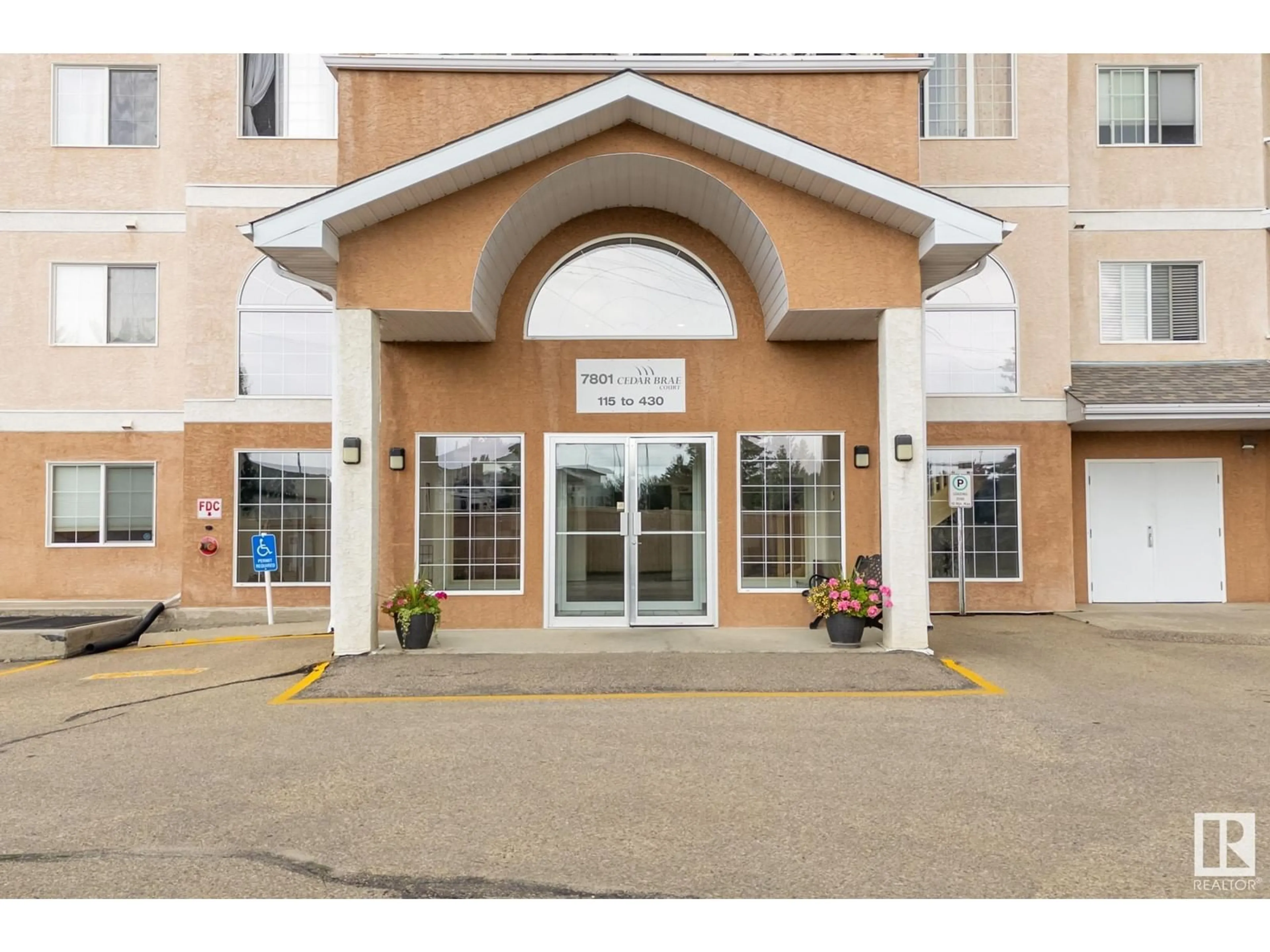 Indoor foyer for 423 7801 GOLF COURSE RD, Stony Plain Alberta T7Z0C7