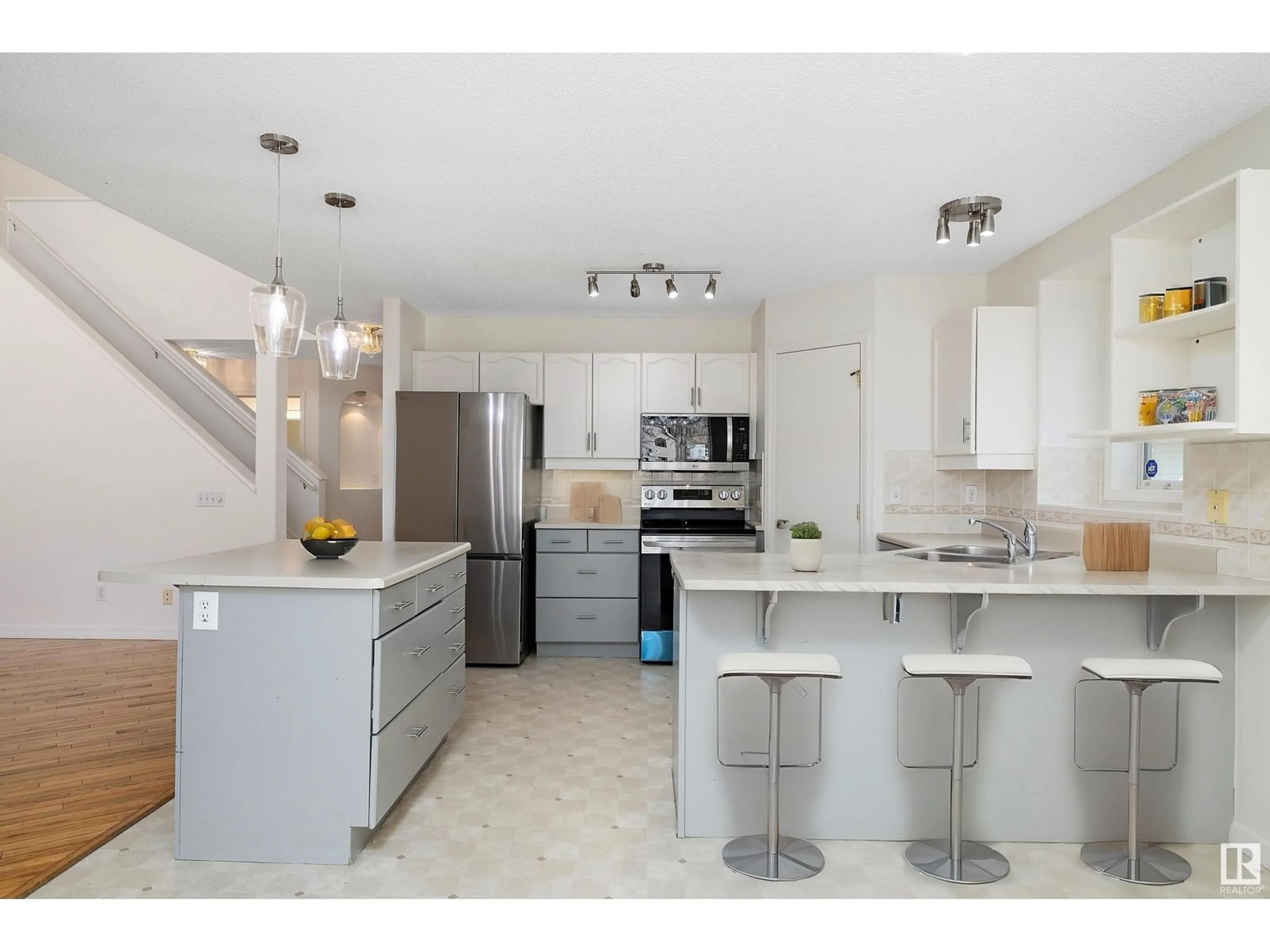 Open concept kitchen, ceramic/tile floor for 442 BRECKENRIDGE LN, Edmonton Alberta T5T6E2