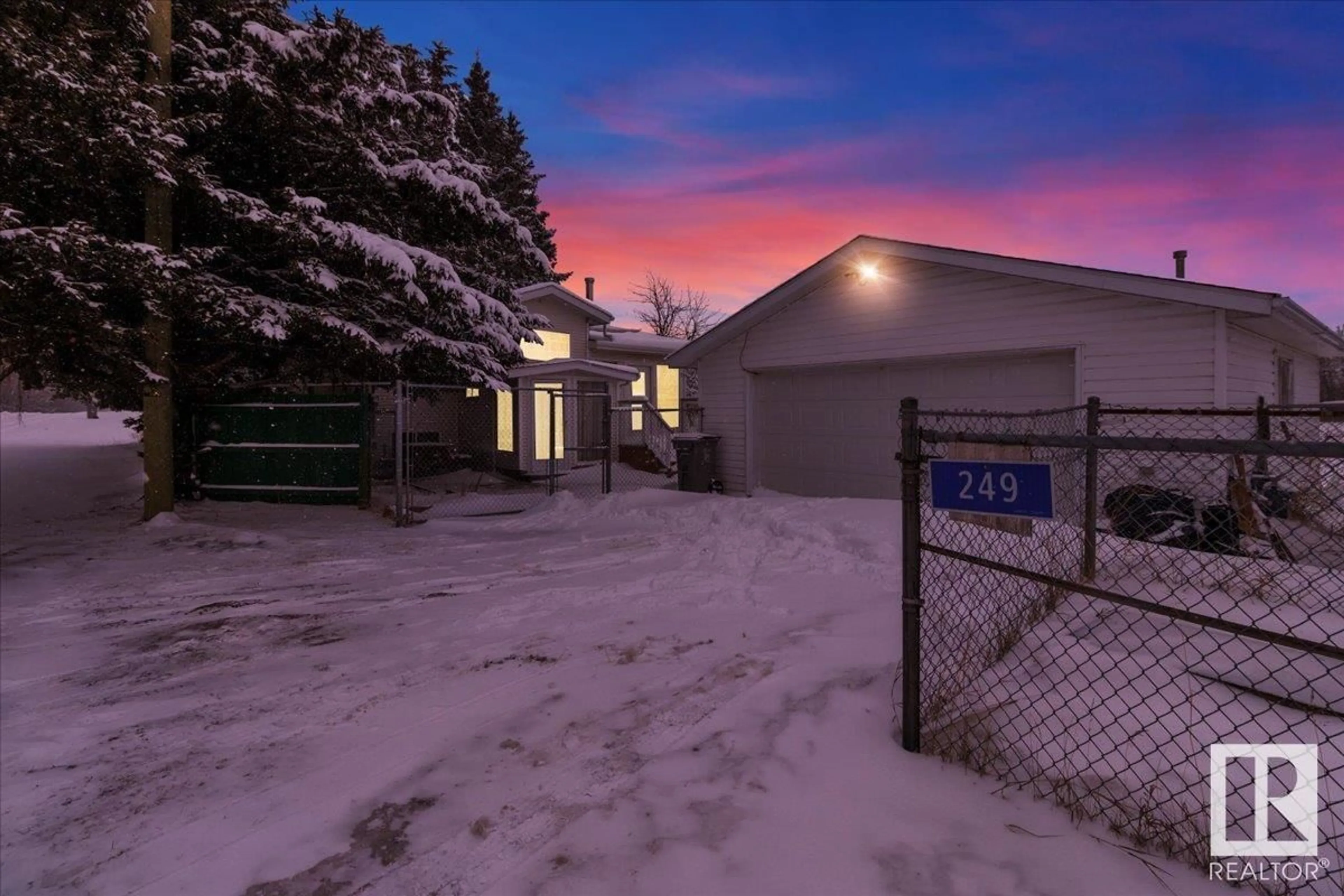 A pic from outside/outdoor area/front of a property/back of a property/a pic from drone, street for 249 2ND AV, Hilliard Alberta T0B2B0