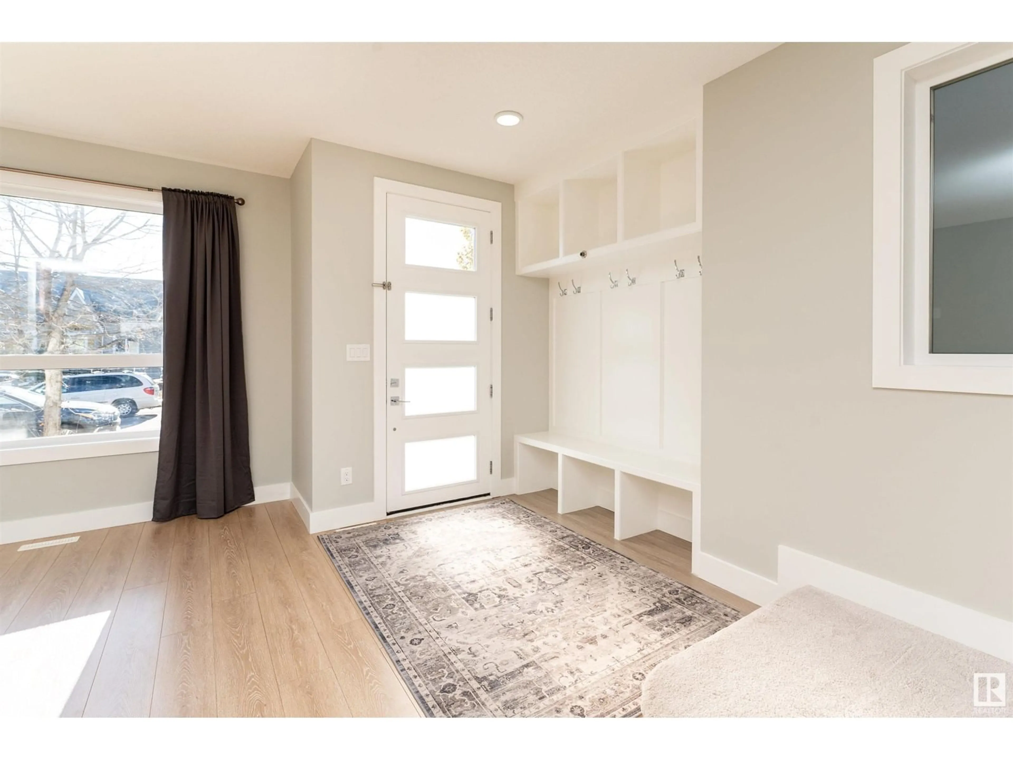 Indoor entryway for NW - 9638 69 AV, Edmonton Alberta T6E0S4