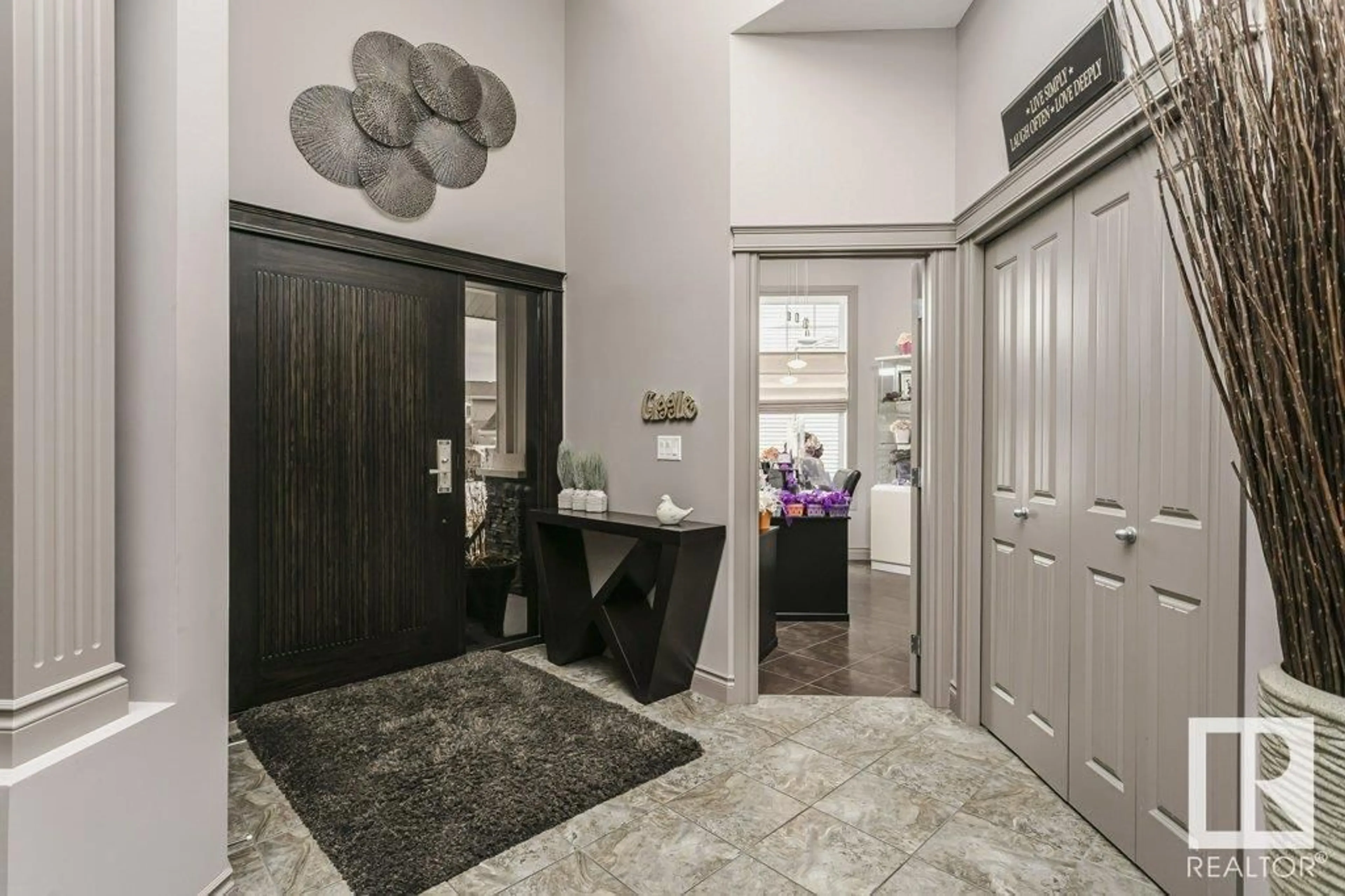 Indoor entryway for 4804 212 ST, Edmonton Alberta T6M0G2
