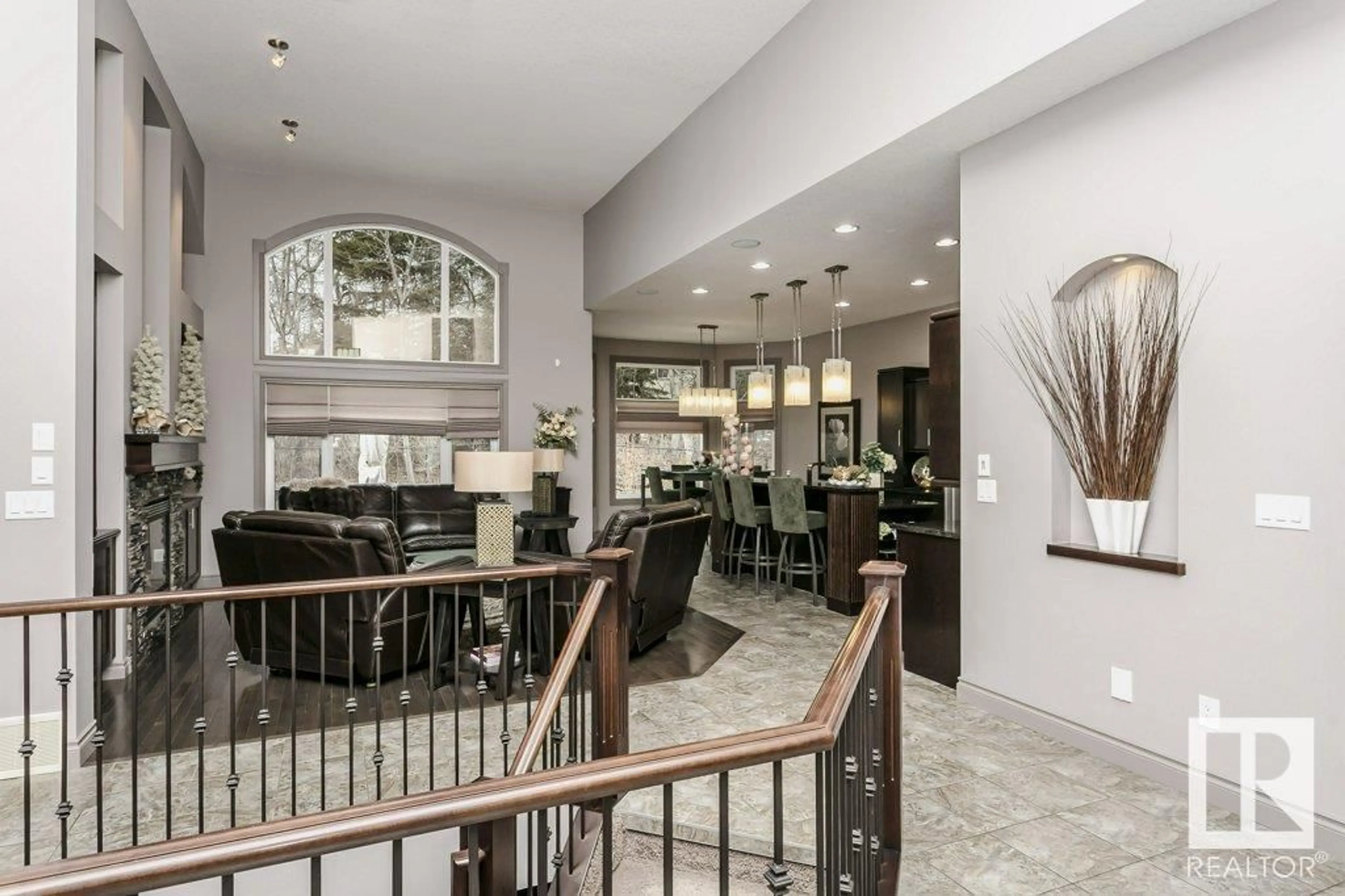 Indoor foyer for 4804 212 ST, Edmonton Alberta T6M0G2