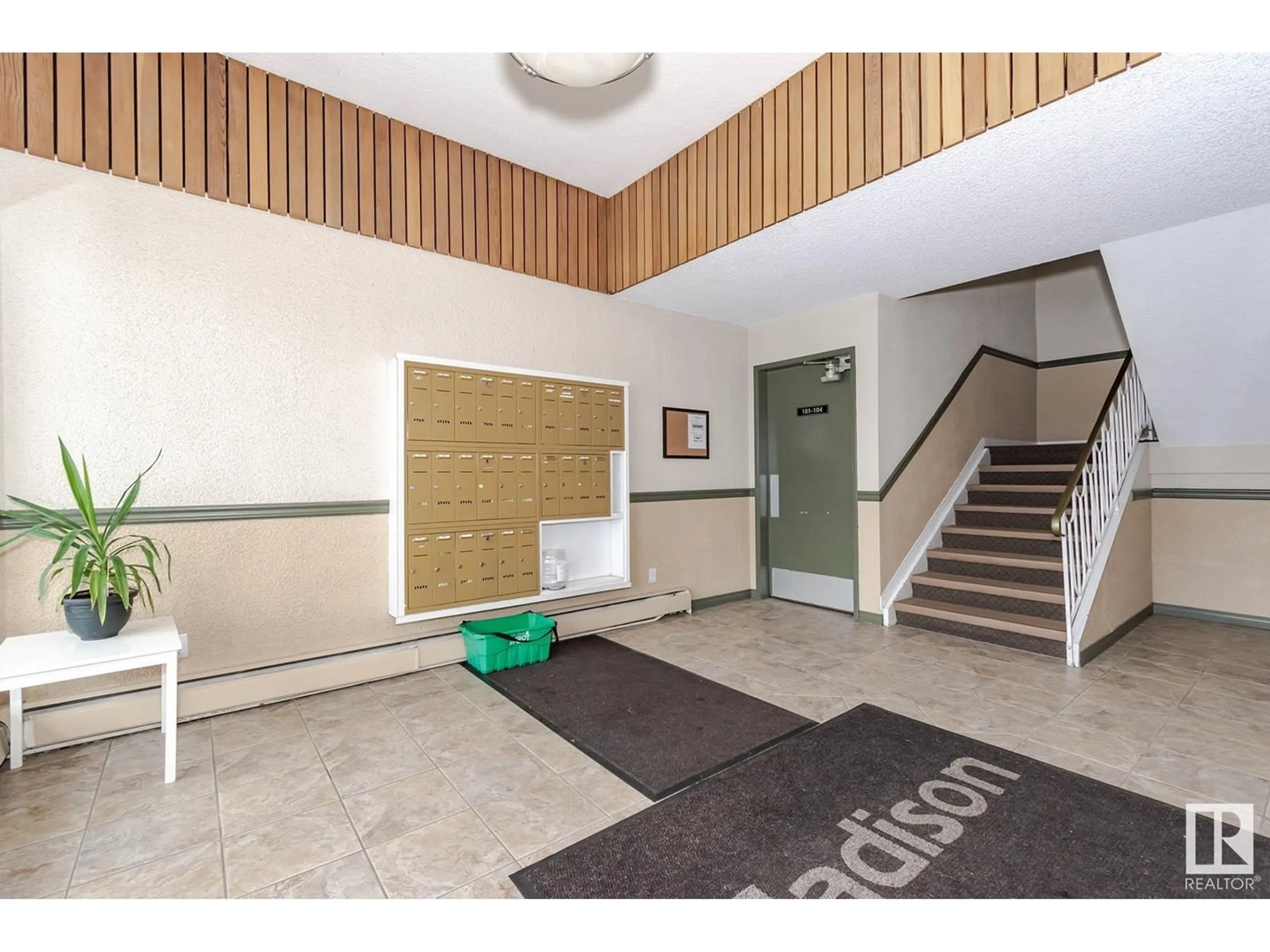 Indoor foyer for 106 - 4503 51 ST, Leduc Alberta T9E5C1