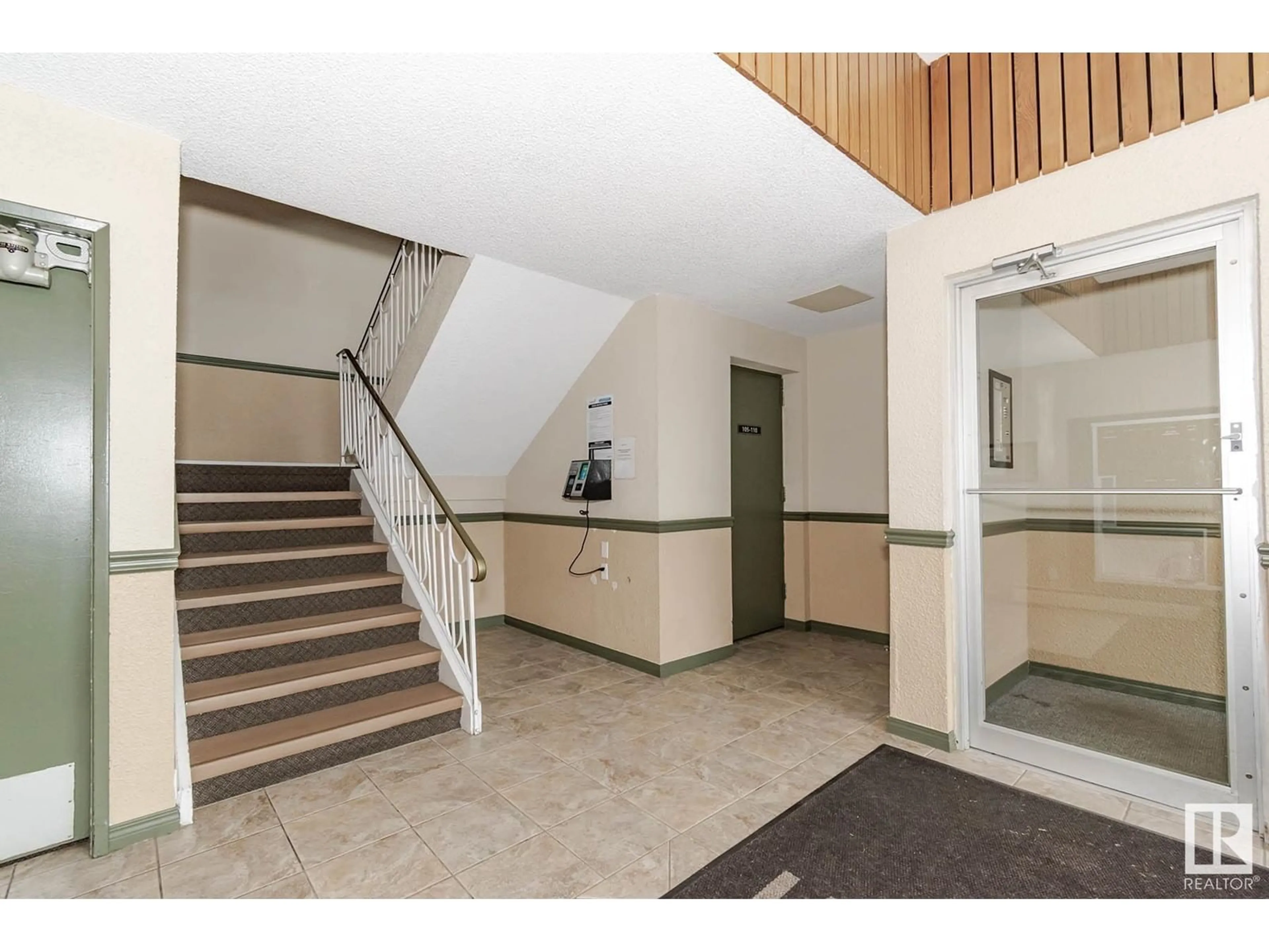 Indoor foyer for 106 - 4503 51 ST, Leduc Alberta T9E5C1