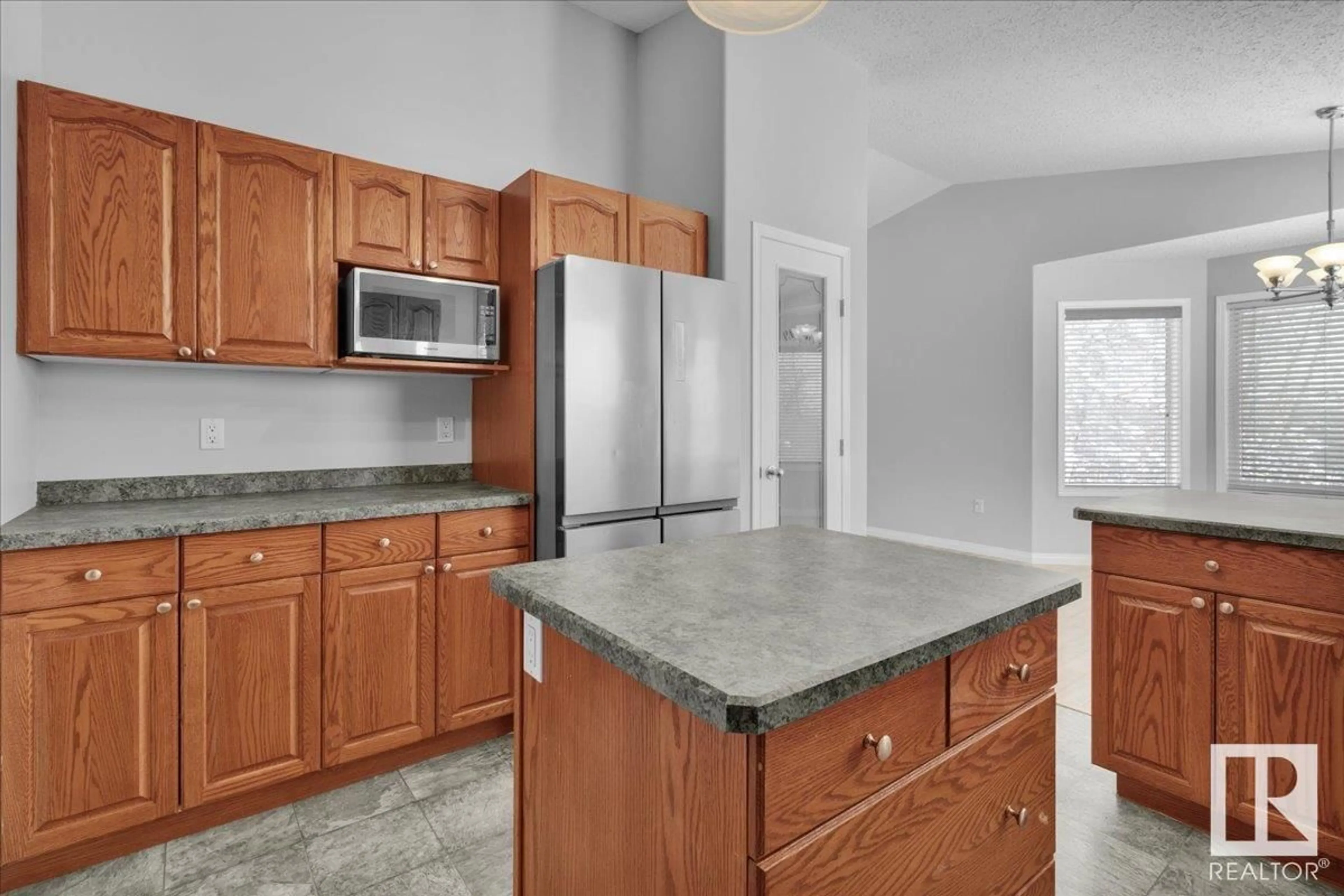 Standard kitchen, ceramic/tile floor for 39 - 57022 RGE RD 233, Rural Sturgeon County Alberta T0A1N5