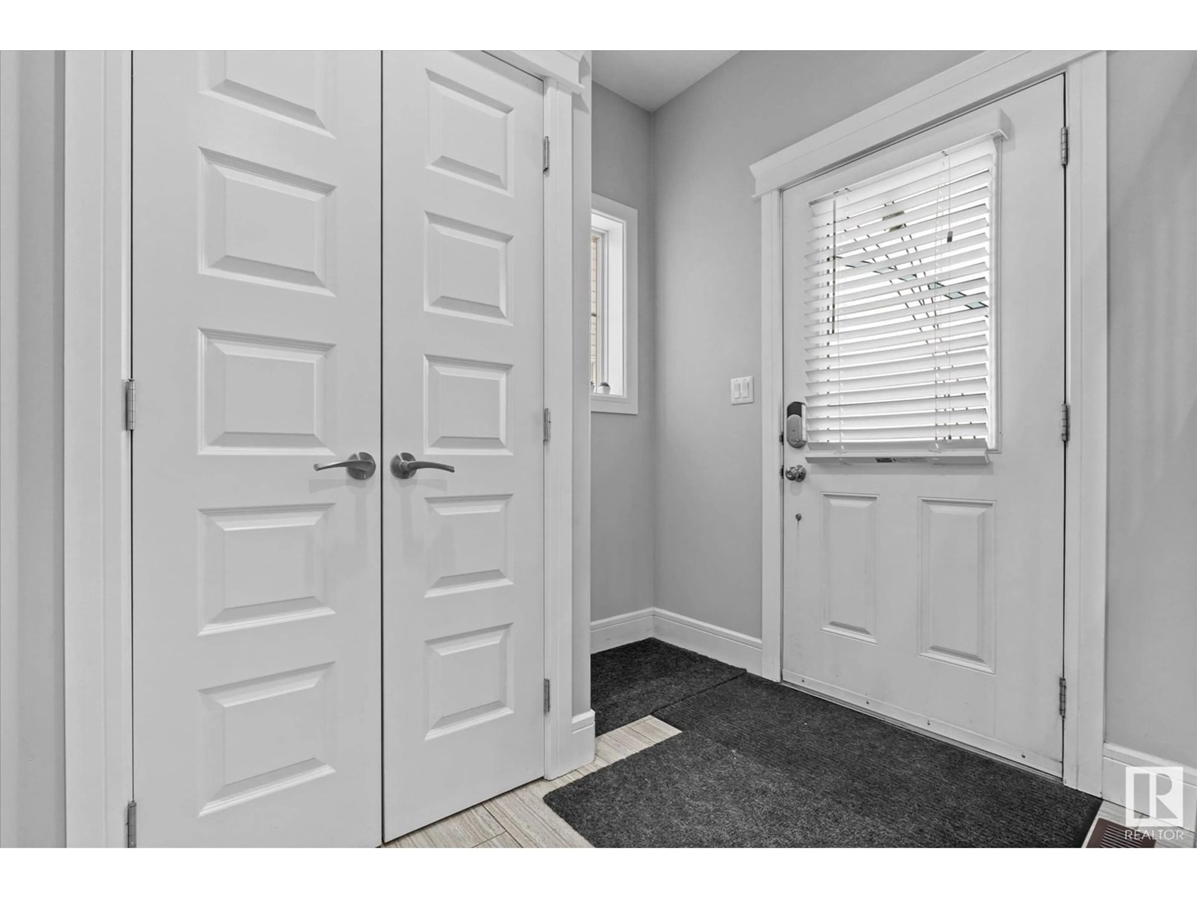 Indoor entryway for 189 WOODHILL LN, Fort Saskatchewan Alberta T8L0L5