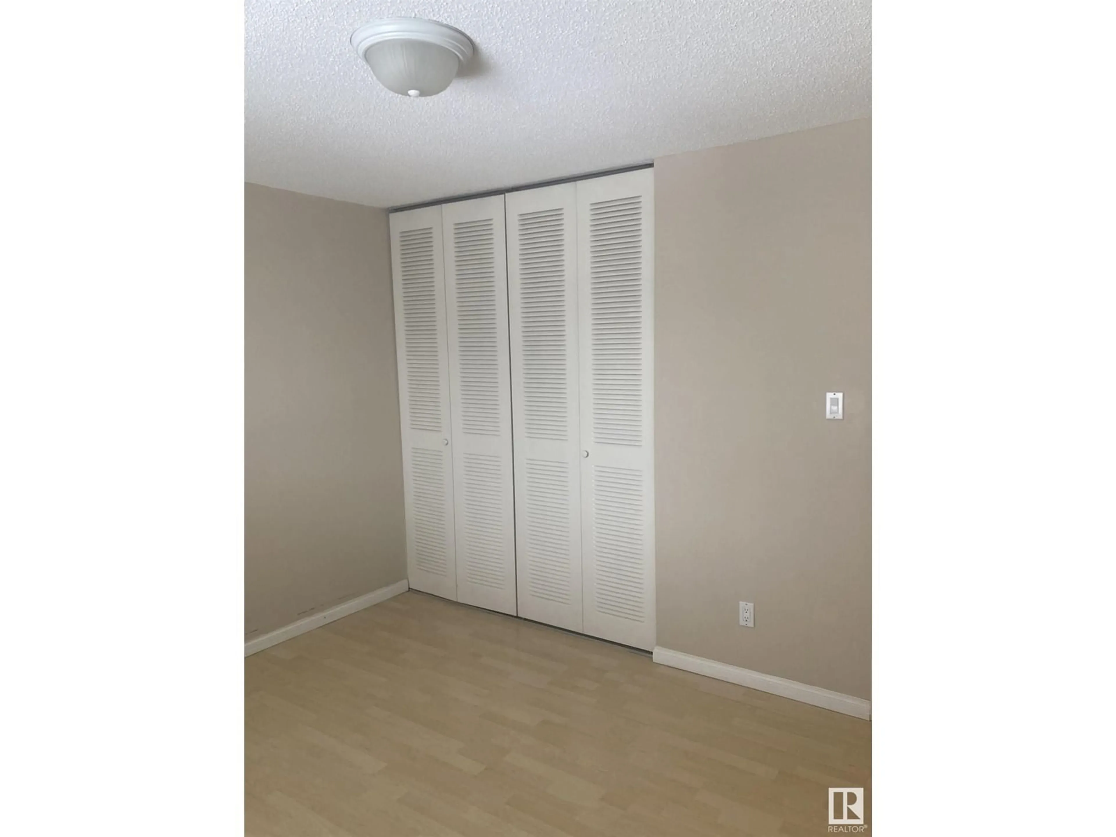 A pic of a room for 308 - 11460 40 AV, Edmonton Alberta T6J0J5