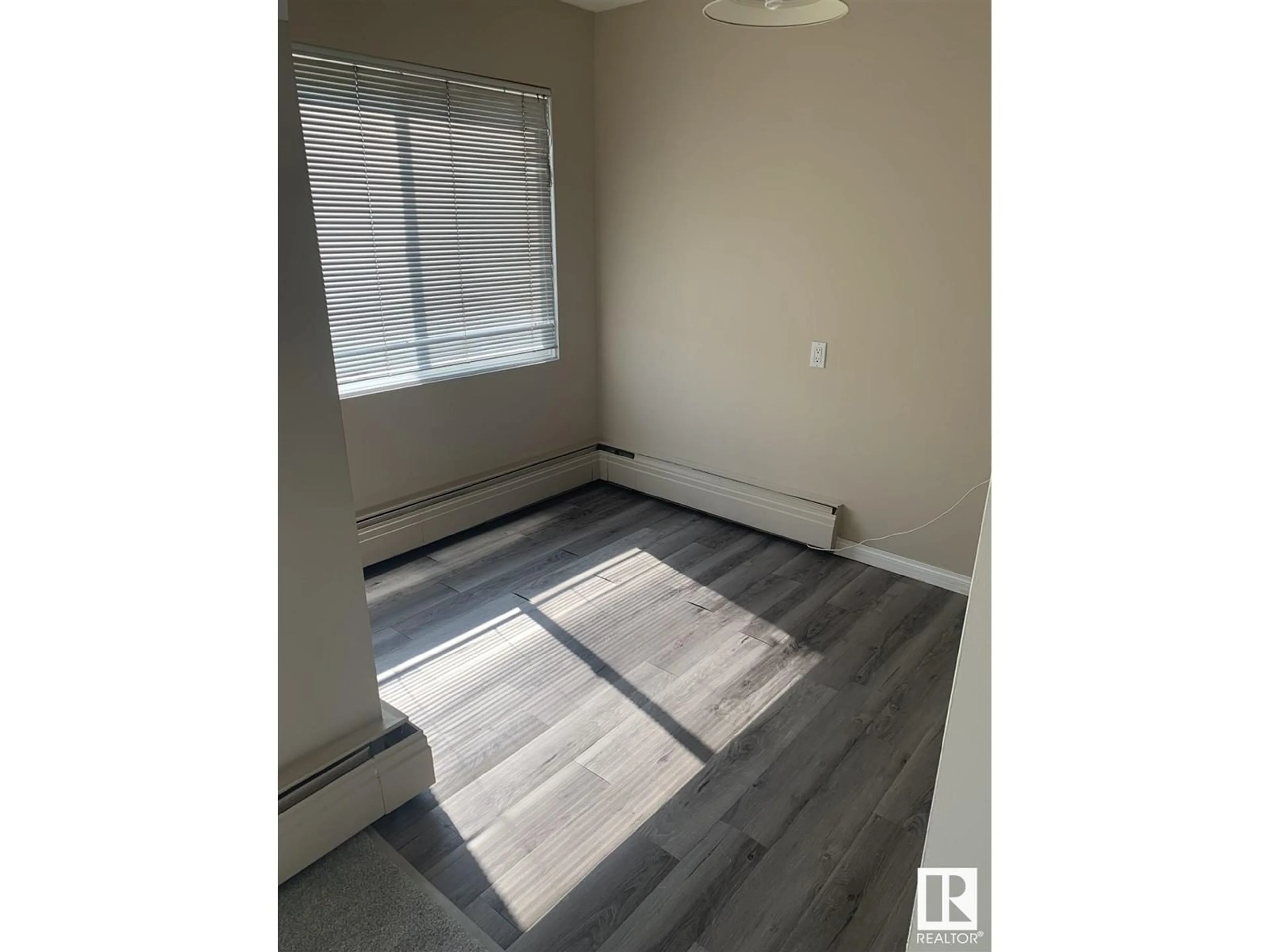 A pic of a room for 308 - 11460 40 AV, Edmonton Alberta T6J0J5