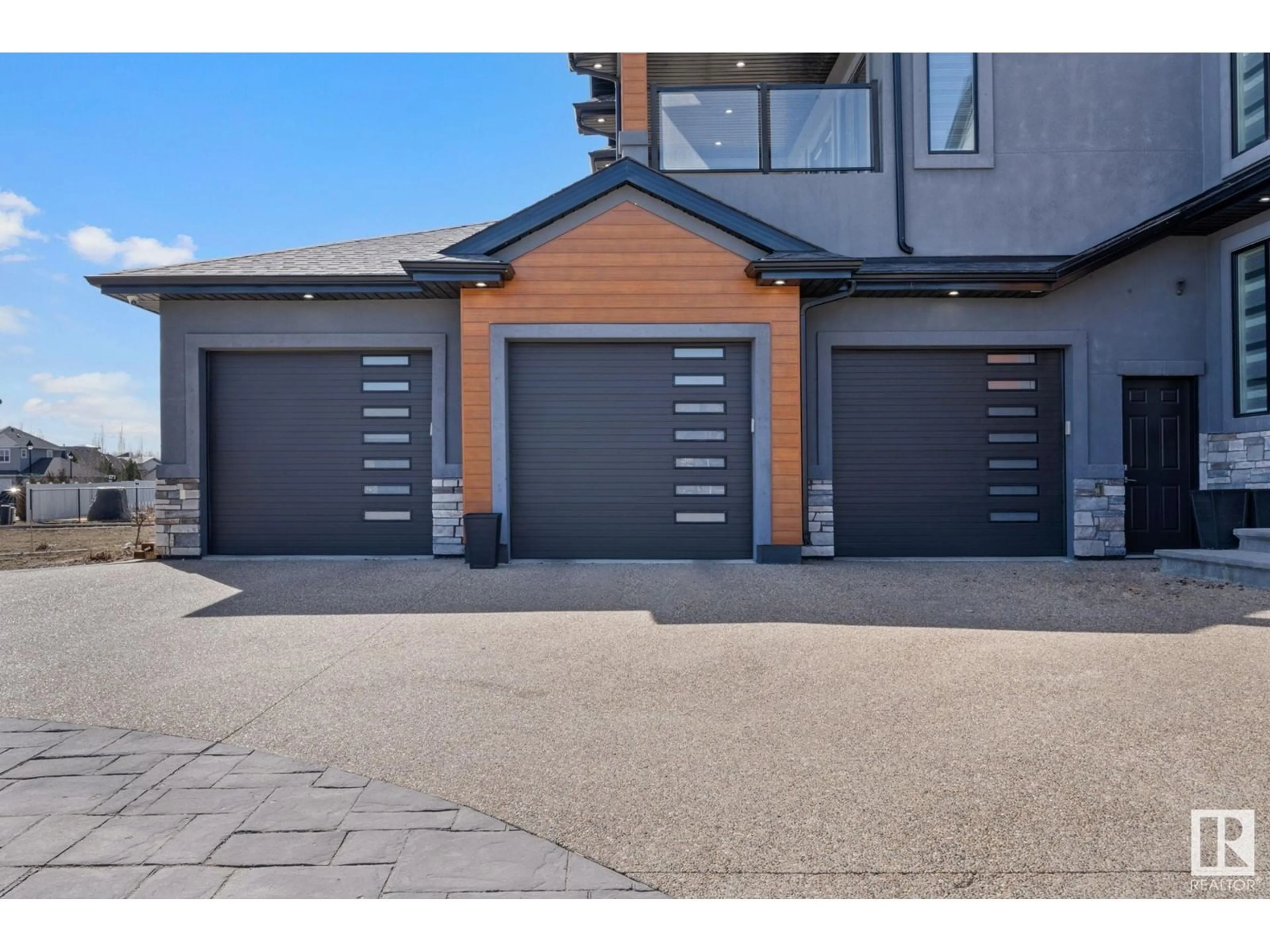 Indoor garage for NE - 916 166 AV, Edmonton Alberta T5Y0P6
