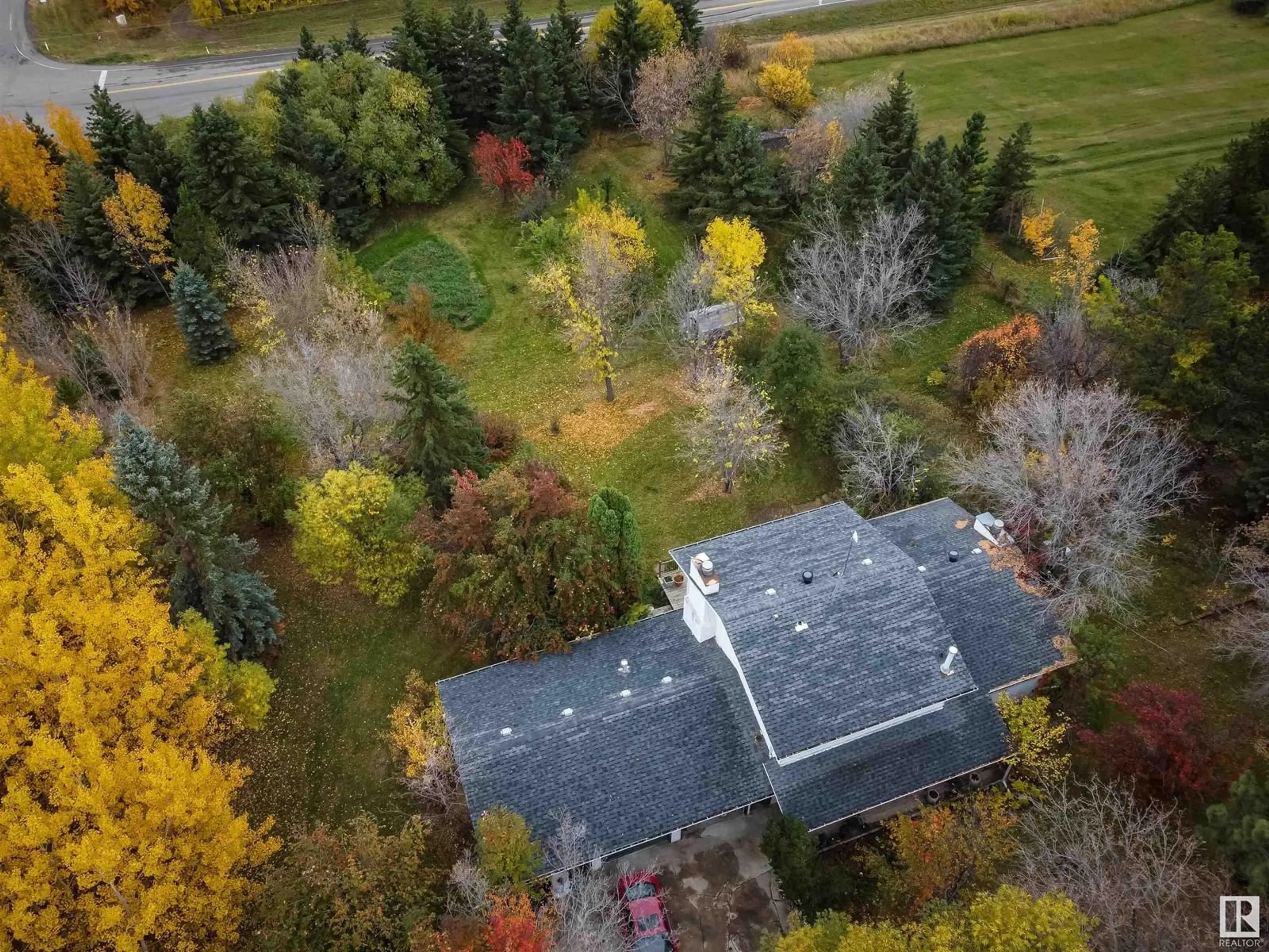 A pic from outside/outdoor area/front of a property/back of a property/a pic from drone, unknown for 54006 RGE ROAD 274, Rural Parkland County Alberta T7X3S8