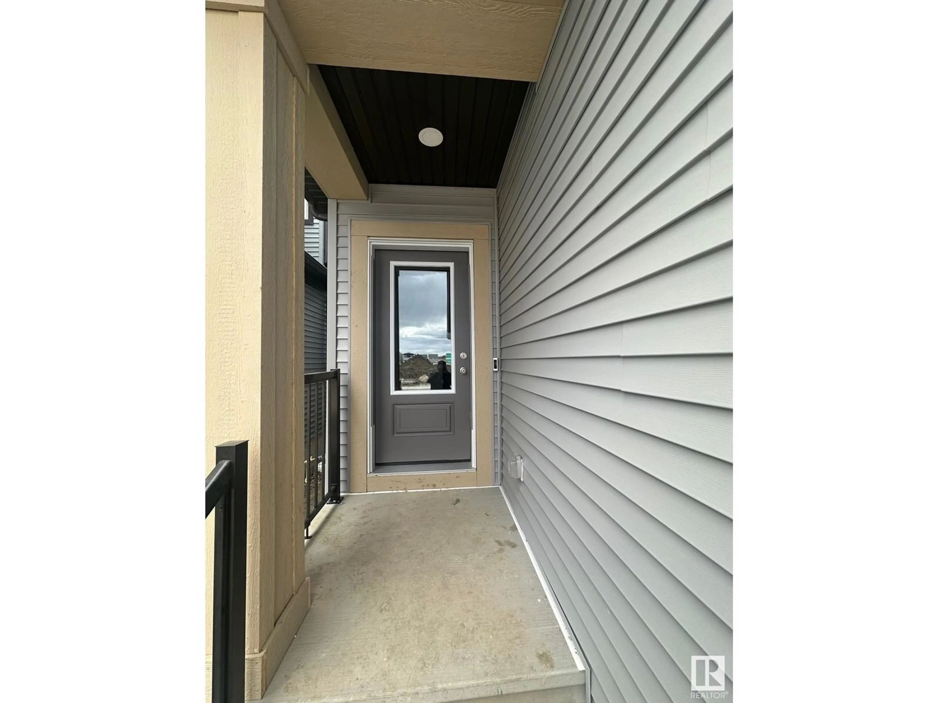 Indoor entryway for 7360 182 AV, Edmonton Alberta T5Z0L5