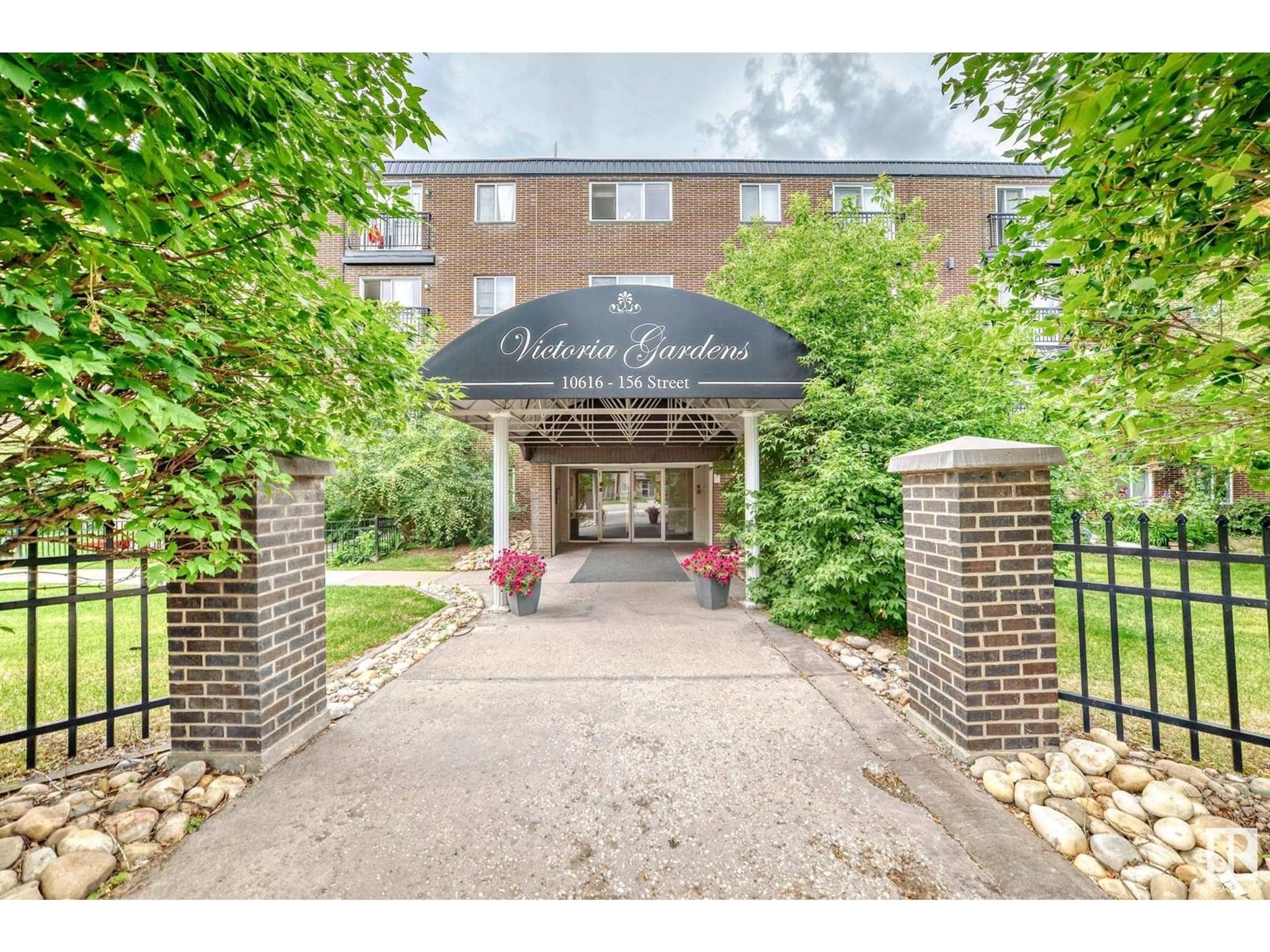 Indoor foyer for 421 - 10616 156 ST, Edmonton Alberta T5P2S1