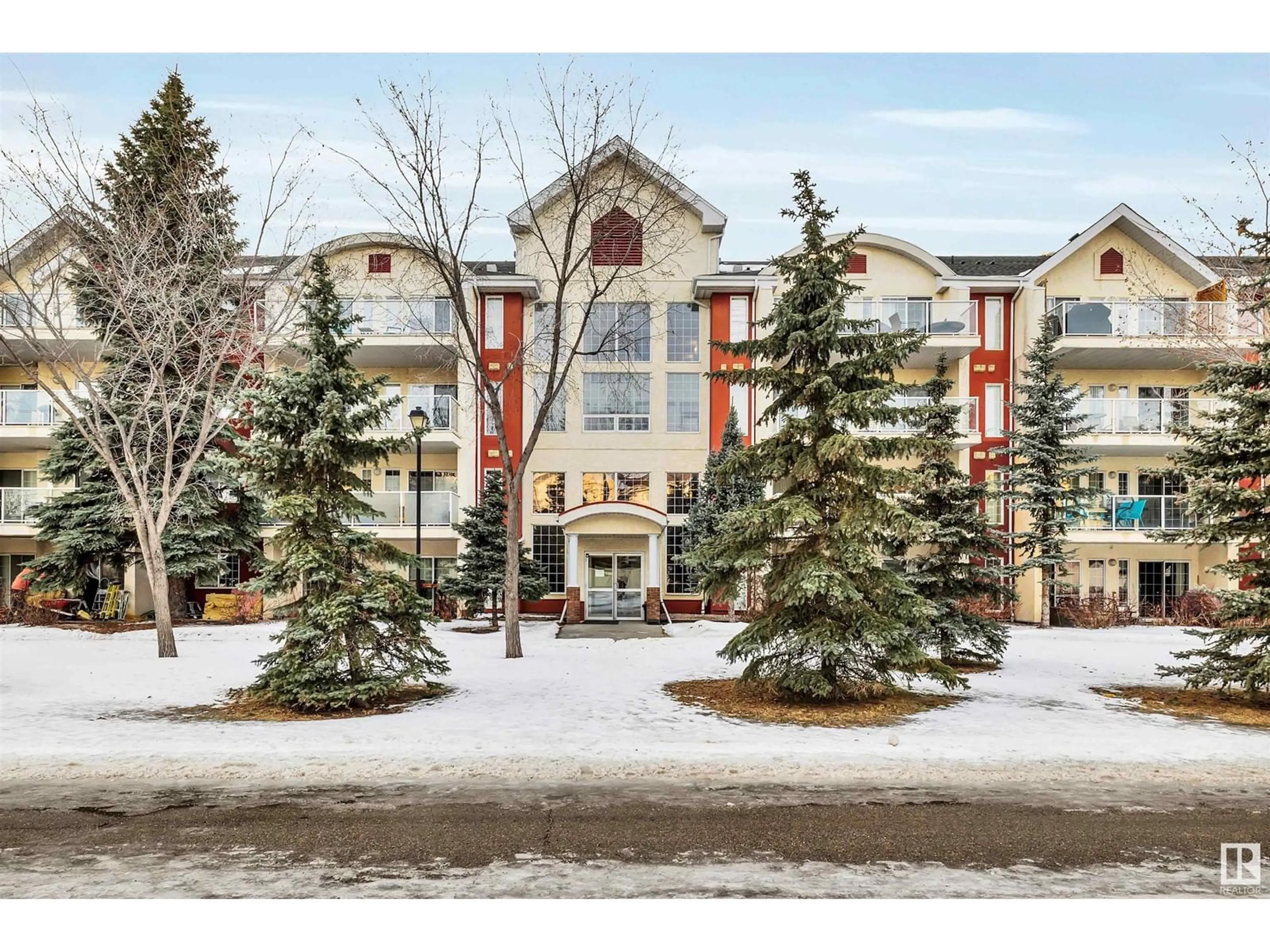 Indoor foyer for #312 - 12110 106 AV, Edmonton Alberta T5N4R9