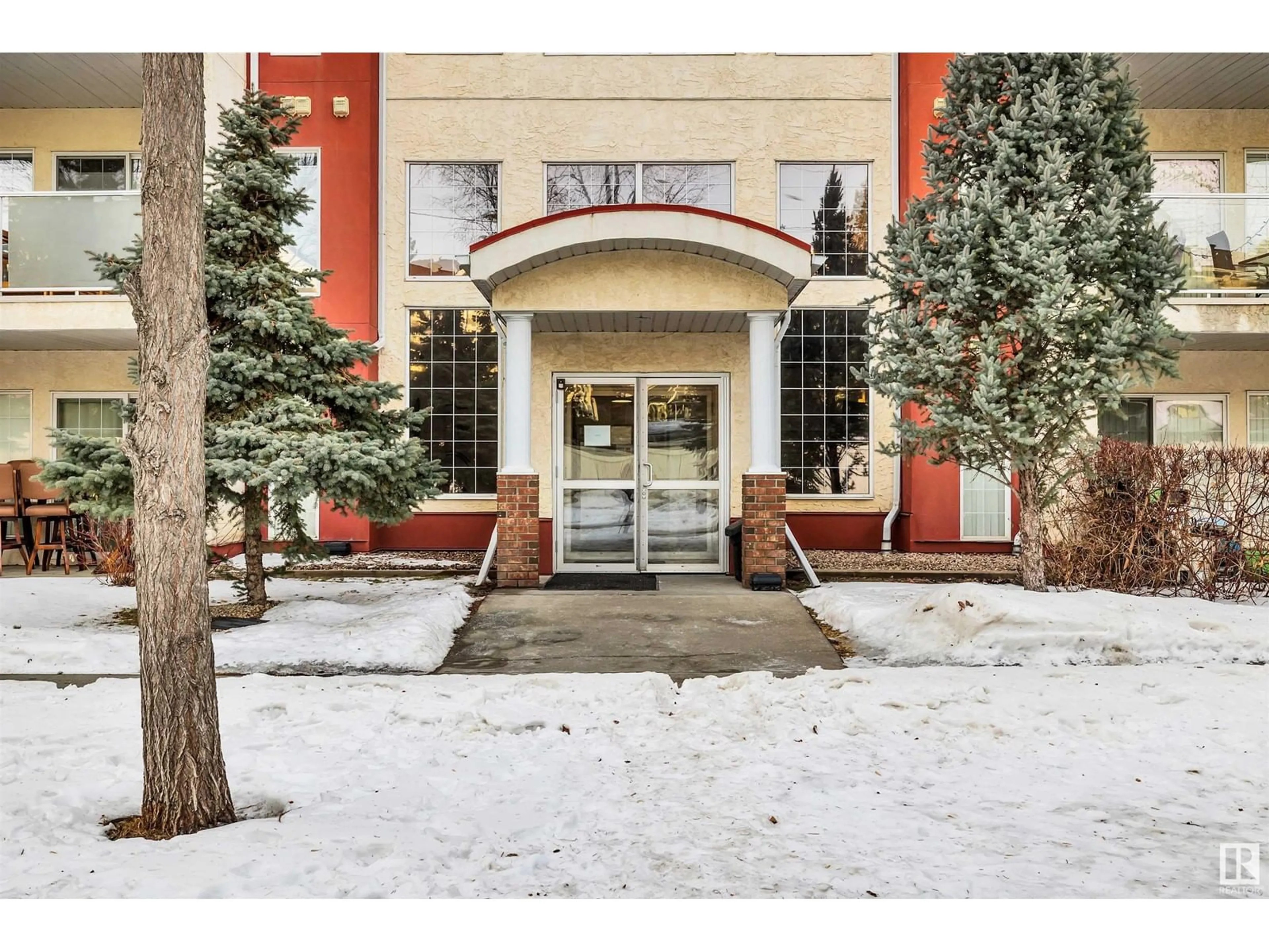 Indoor foyer for #312 - 12110 106 AV, Edmonton Alberta T5N4R9