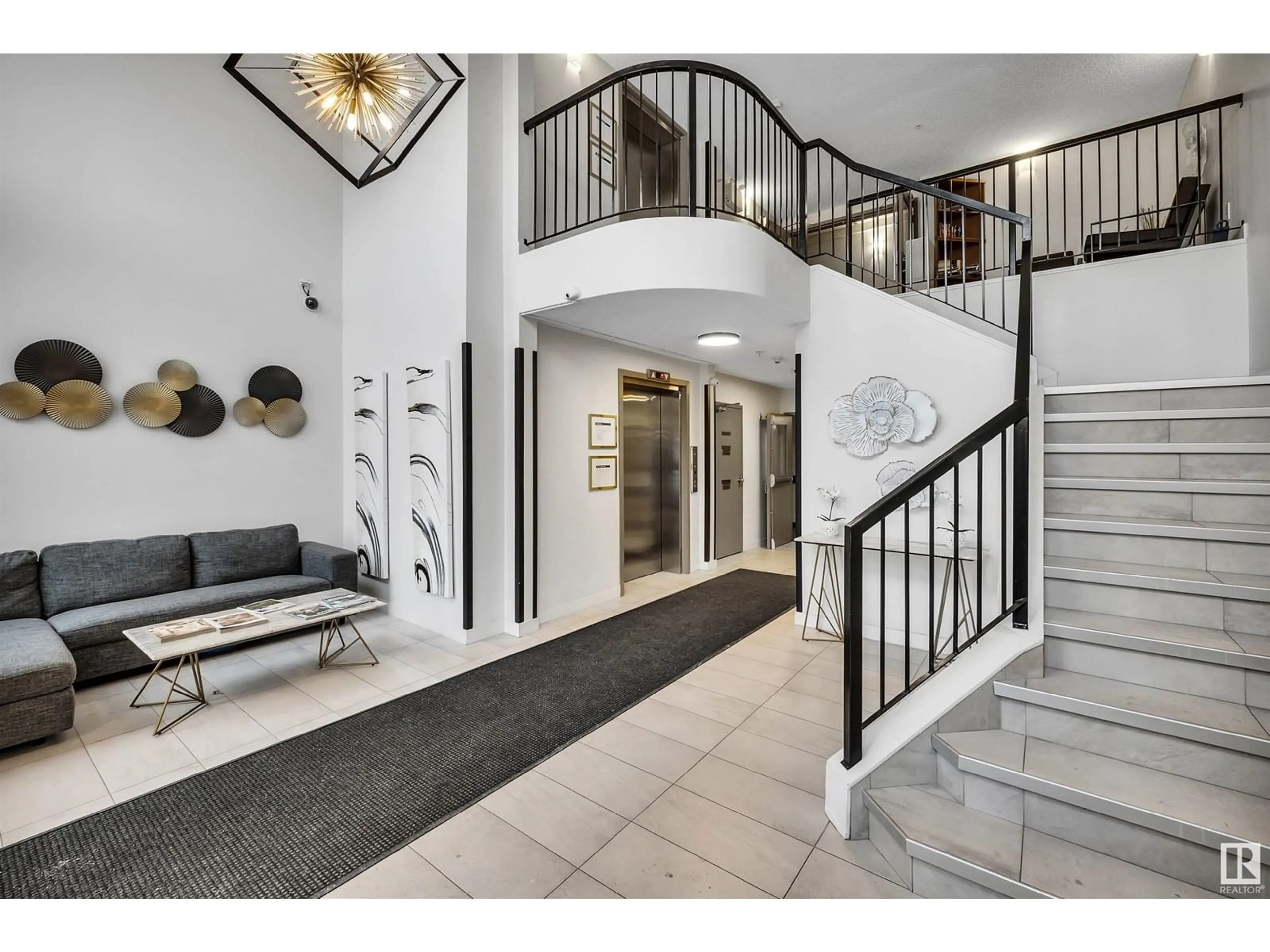 Indoor foyer for #312 - 12110 106 AV, Edmonton Alberta T5N4R9