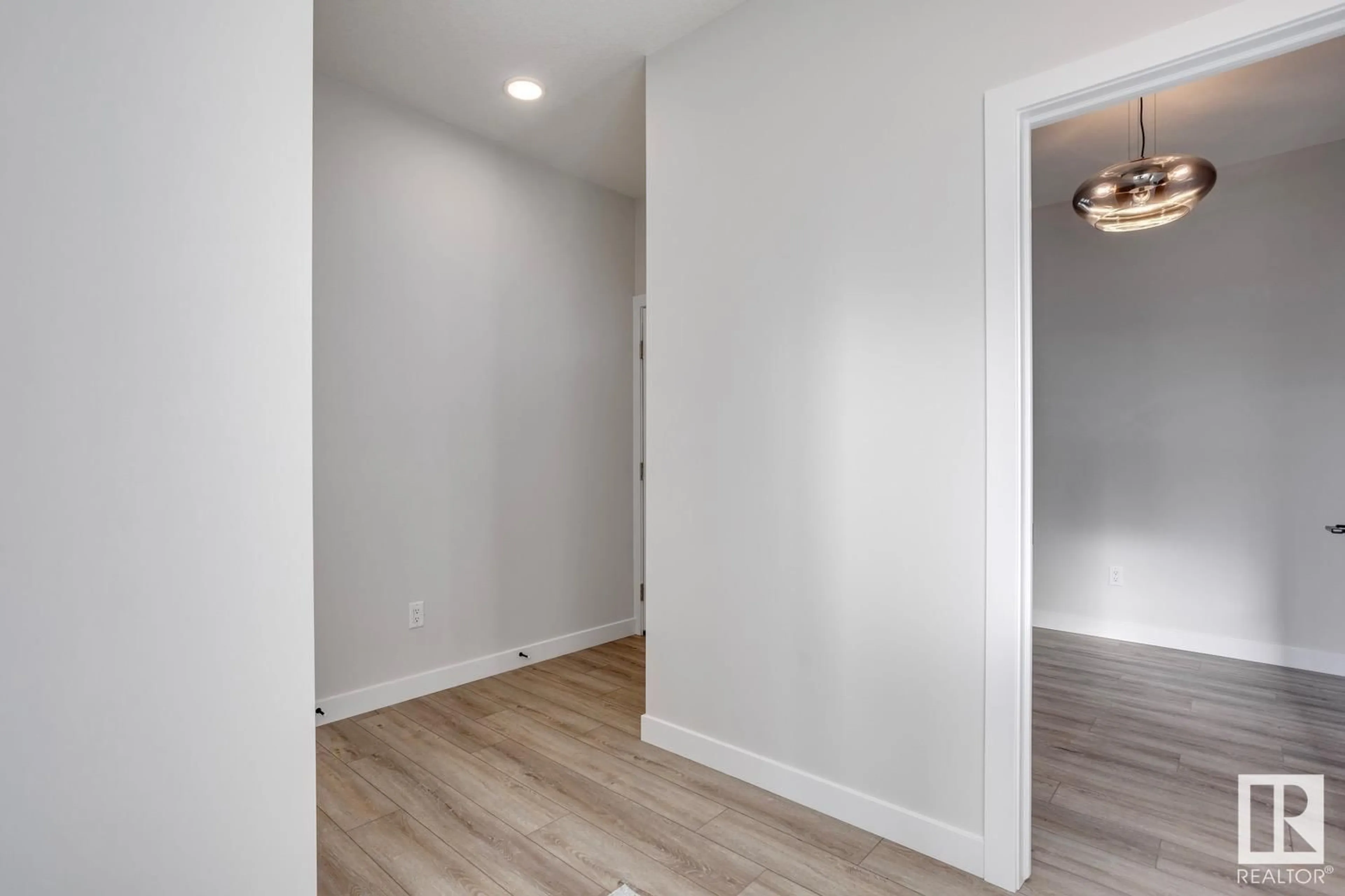 Indoor entryway for 114 HEMINGWAY CR, Spruce Grove Alberta T7X3W3