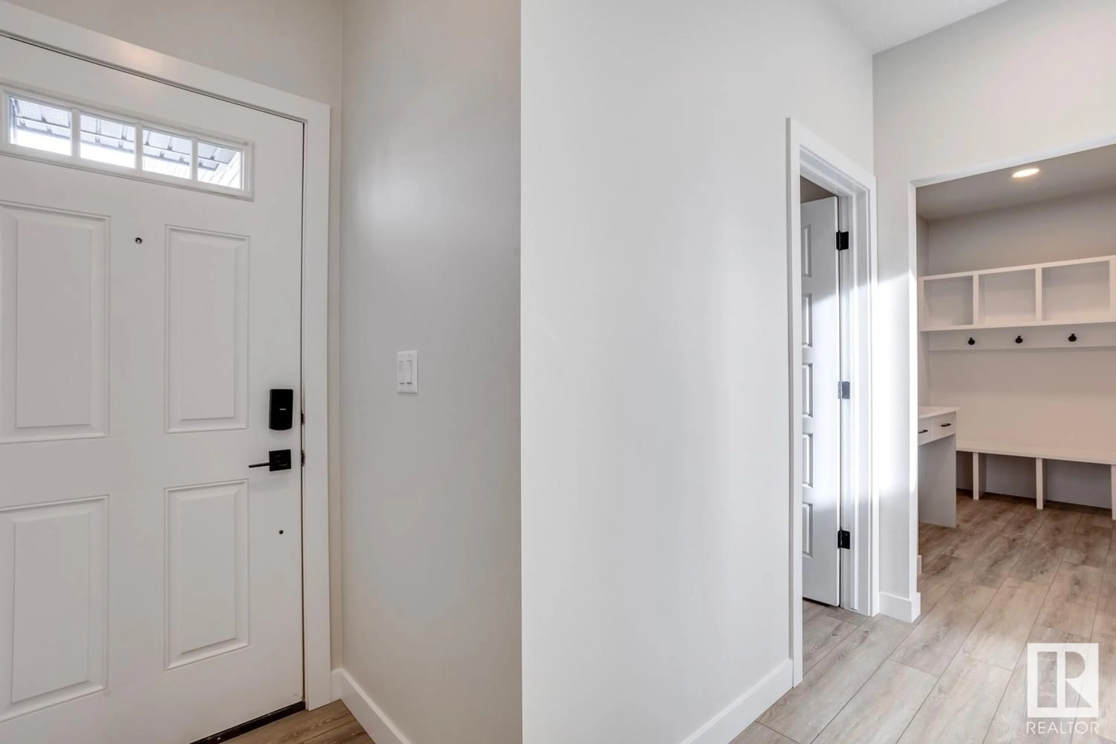 Indoor entryway for 114 HEMINGWAY CR, Spruce Grove Alberta T7X3W3