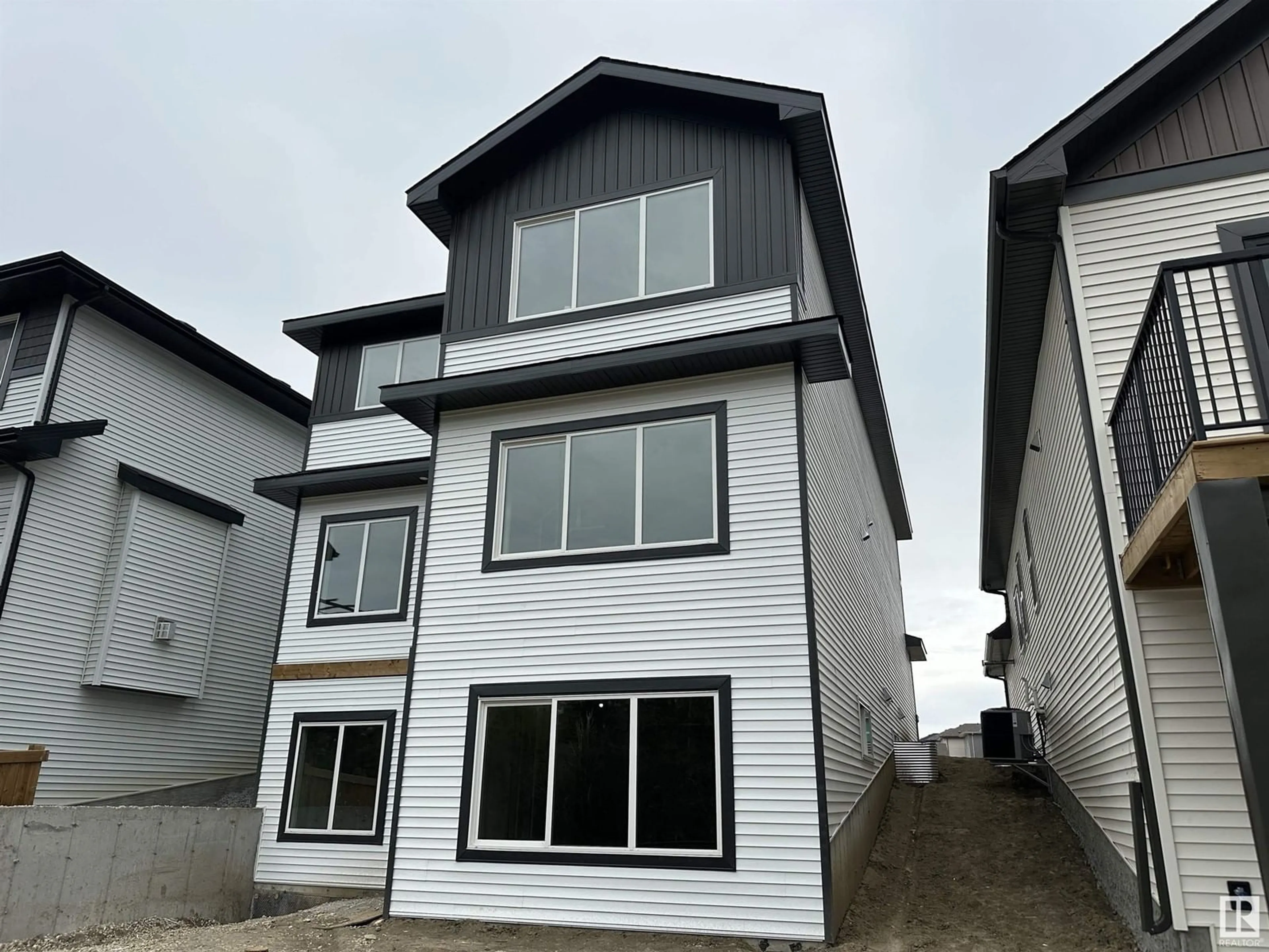 Home with vinyl exterior material, building for 114 HEMINGWAY CR, Spruce Grove Alberta T7X3W3