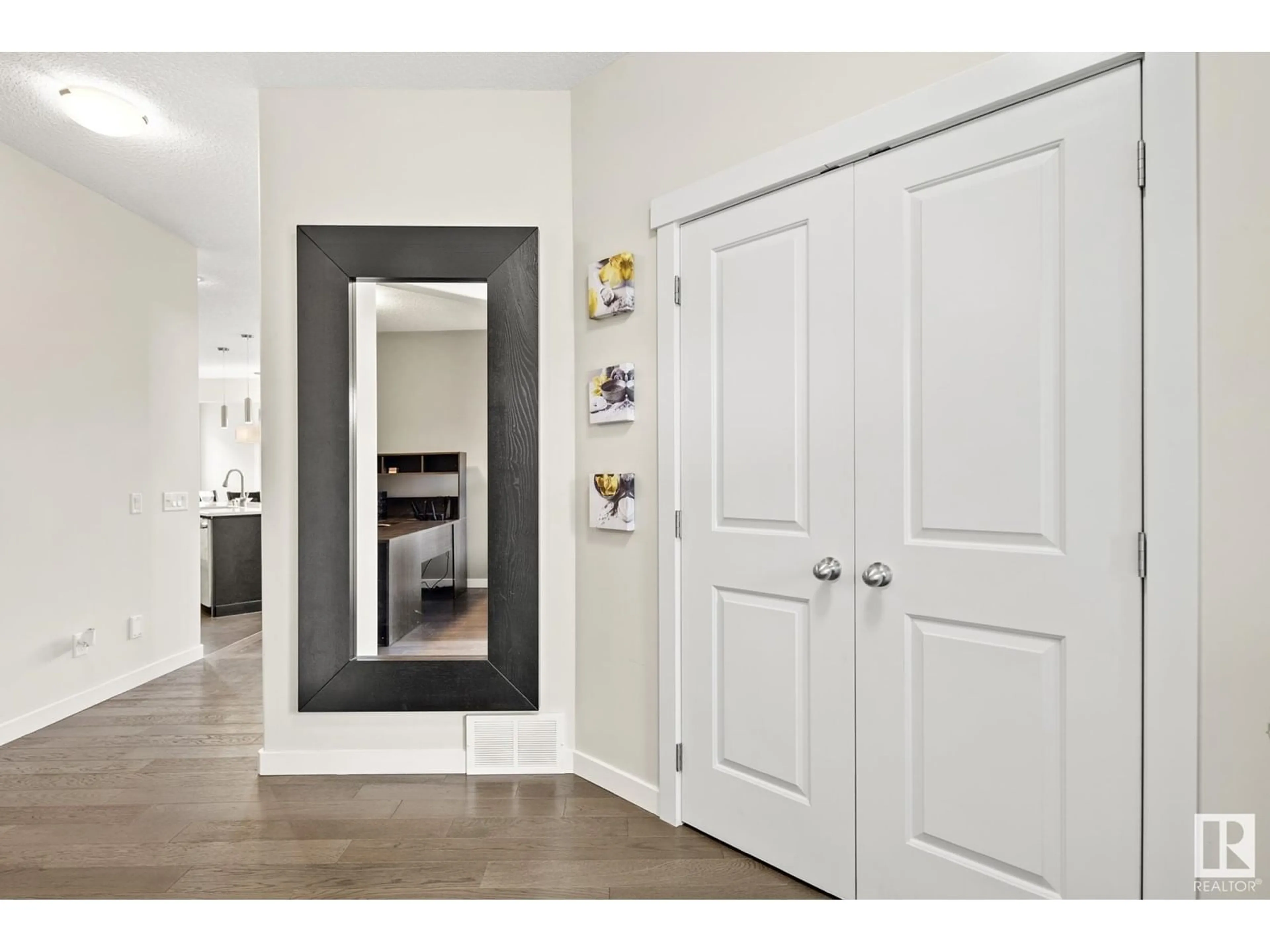 Indoor entryway for 4904 CRABAPPLE LN, Edmonton Alberta T6X0X6