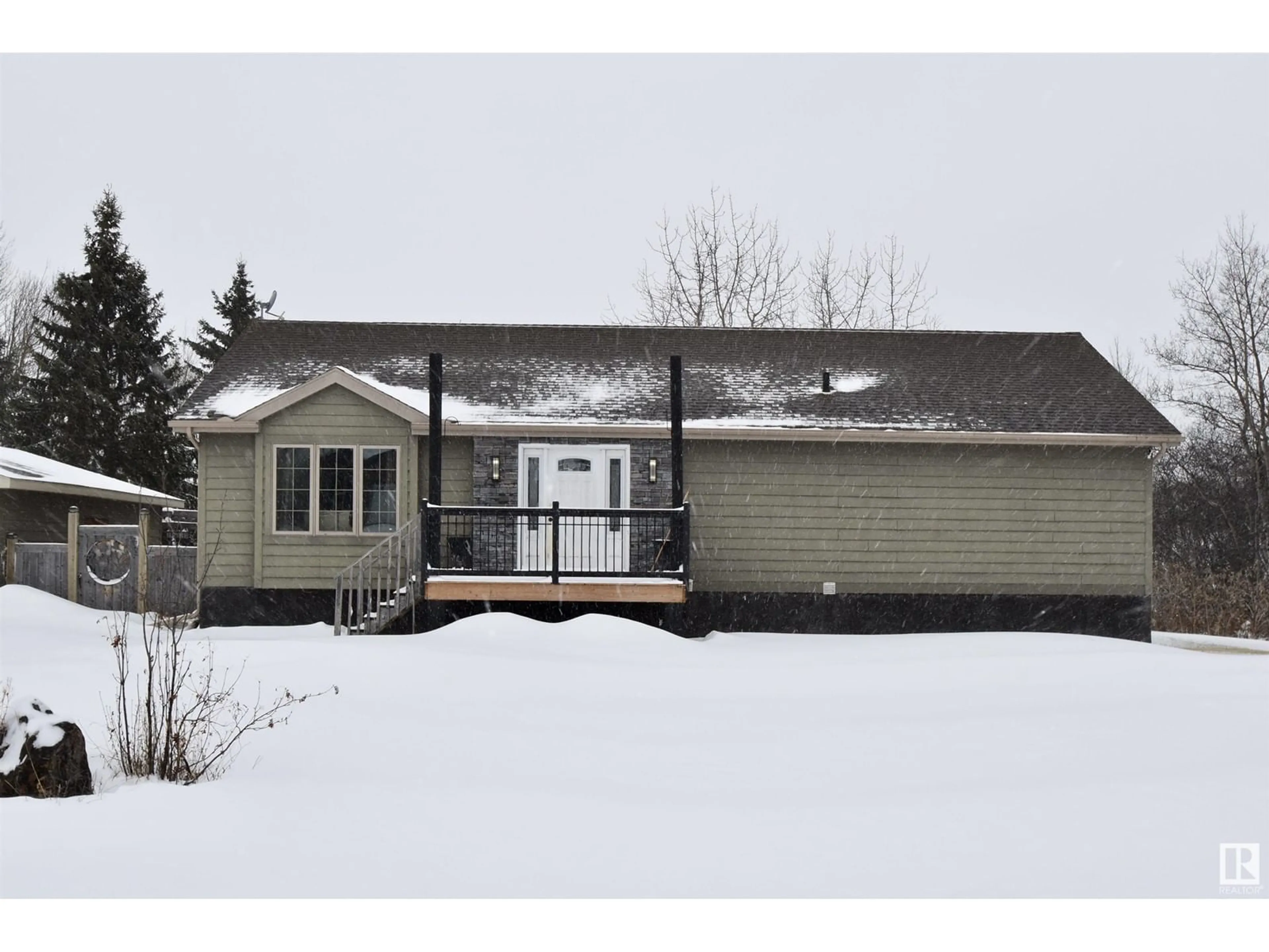 Home with vinyl exterior material, unknown for 9415 TWP RD 591, Rural St. Paul County Alberta T0A3A0