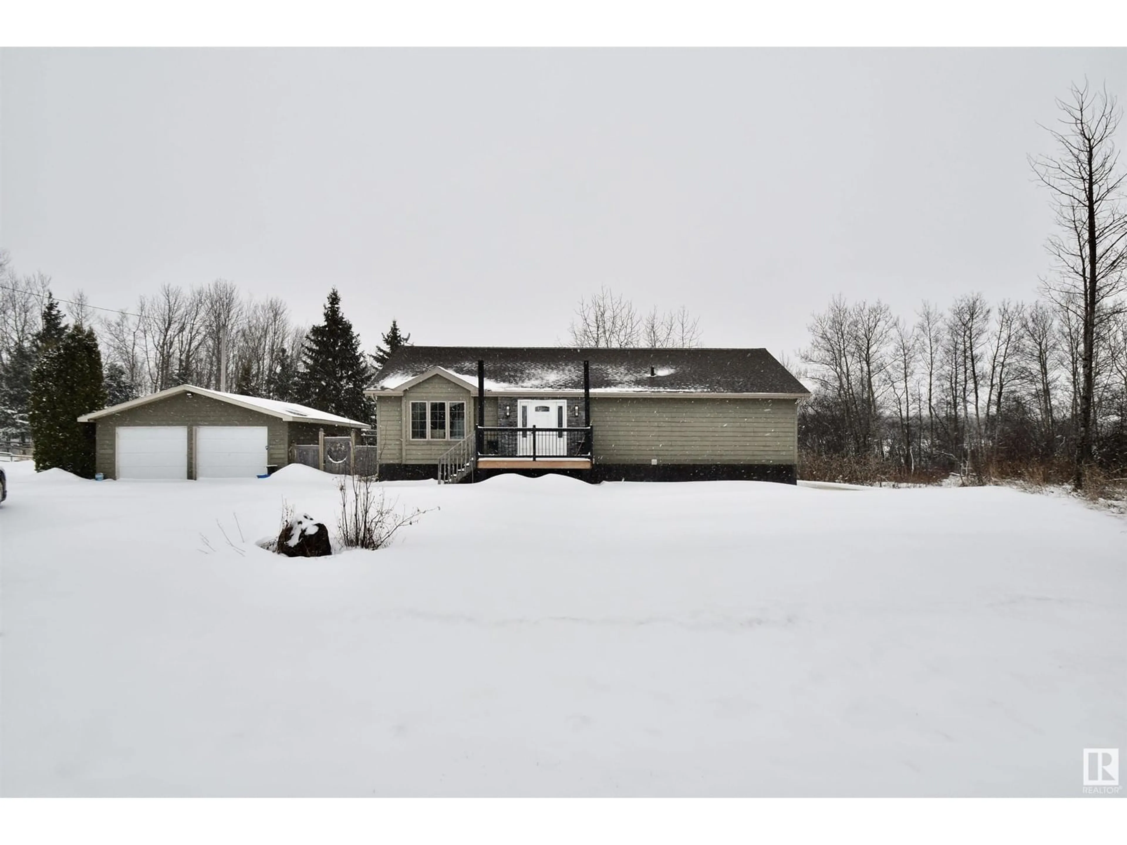 A pic from outside/outdoor area/front of a property/back of a property/a pic from drone, unknown for 9415 TWP RD 591, Rural St. Paul County Alberta T0A3A0