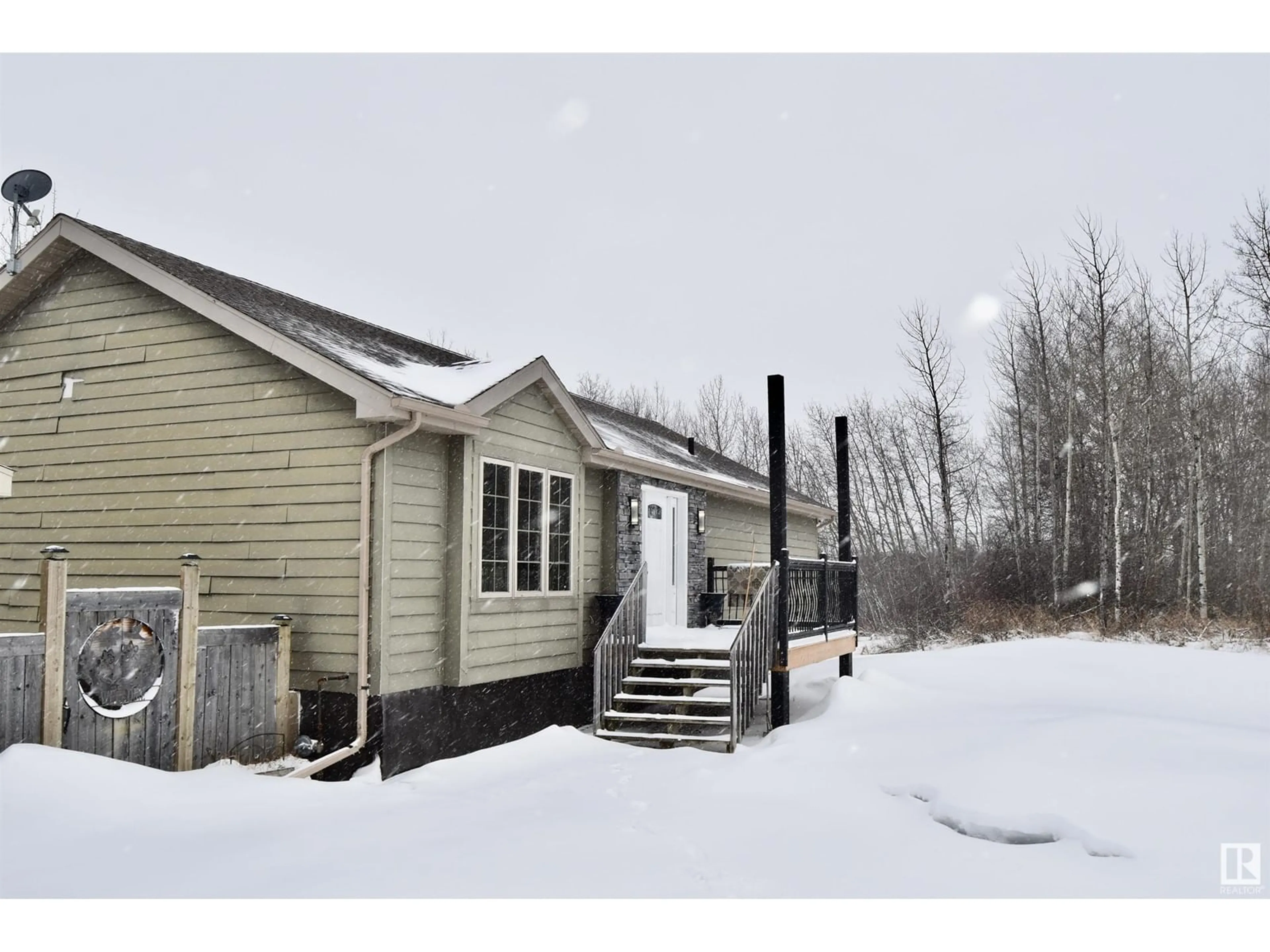A pic from outside/outdoor area/front of a property/back of a property/a pic from drone, building for 9415 TWP RD 591, Rural St. Paul County Alberta T0A3A0