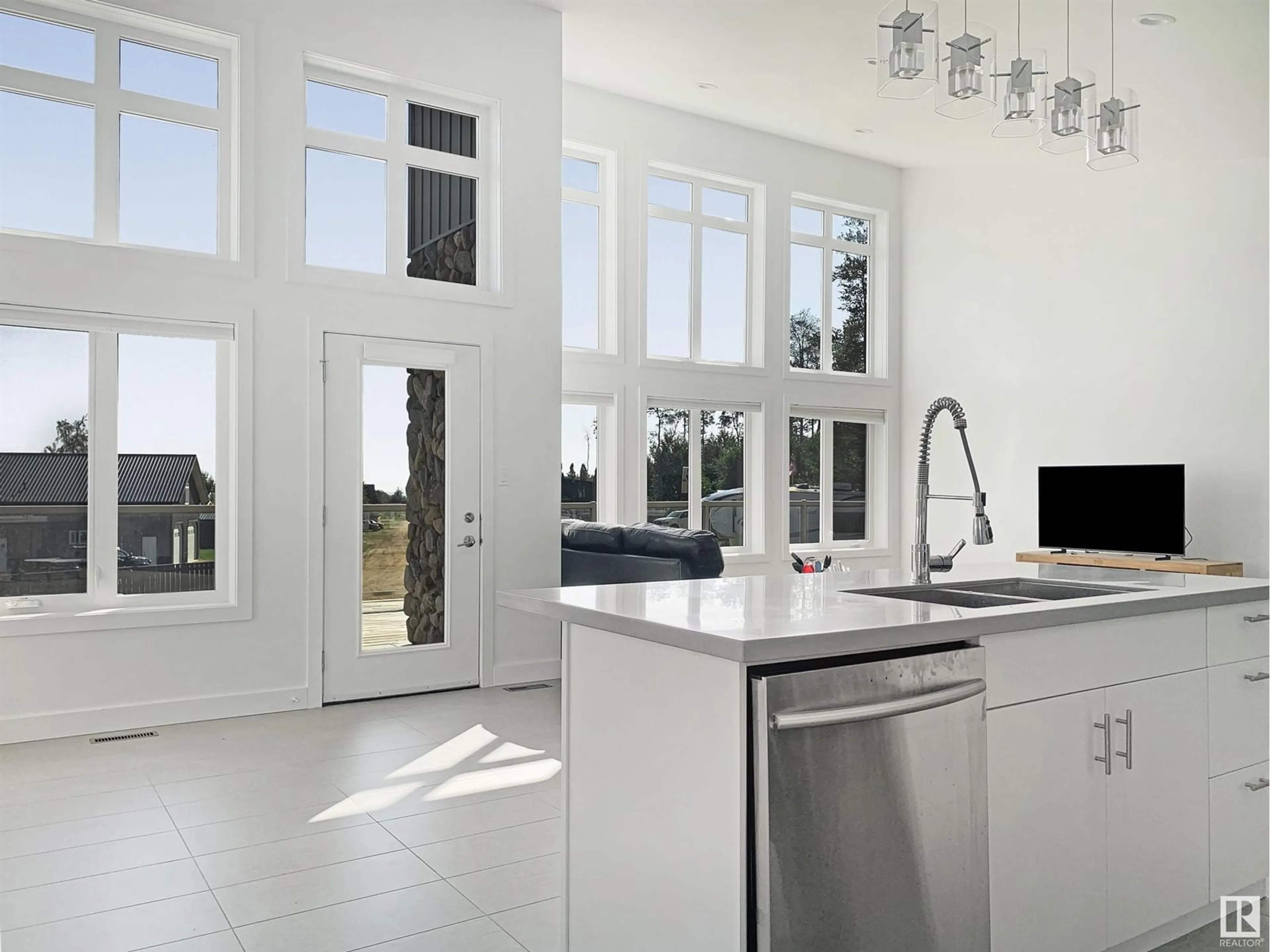 Contemporary kitchen, ceramic/tile floor for 162 PEACE RIVER AV, Rural Big Lakes M.D. Alberta T0G1J0