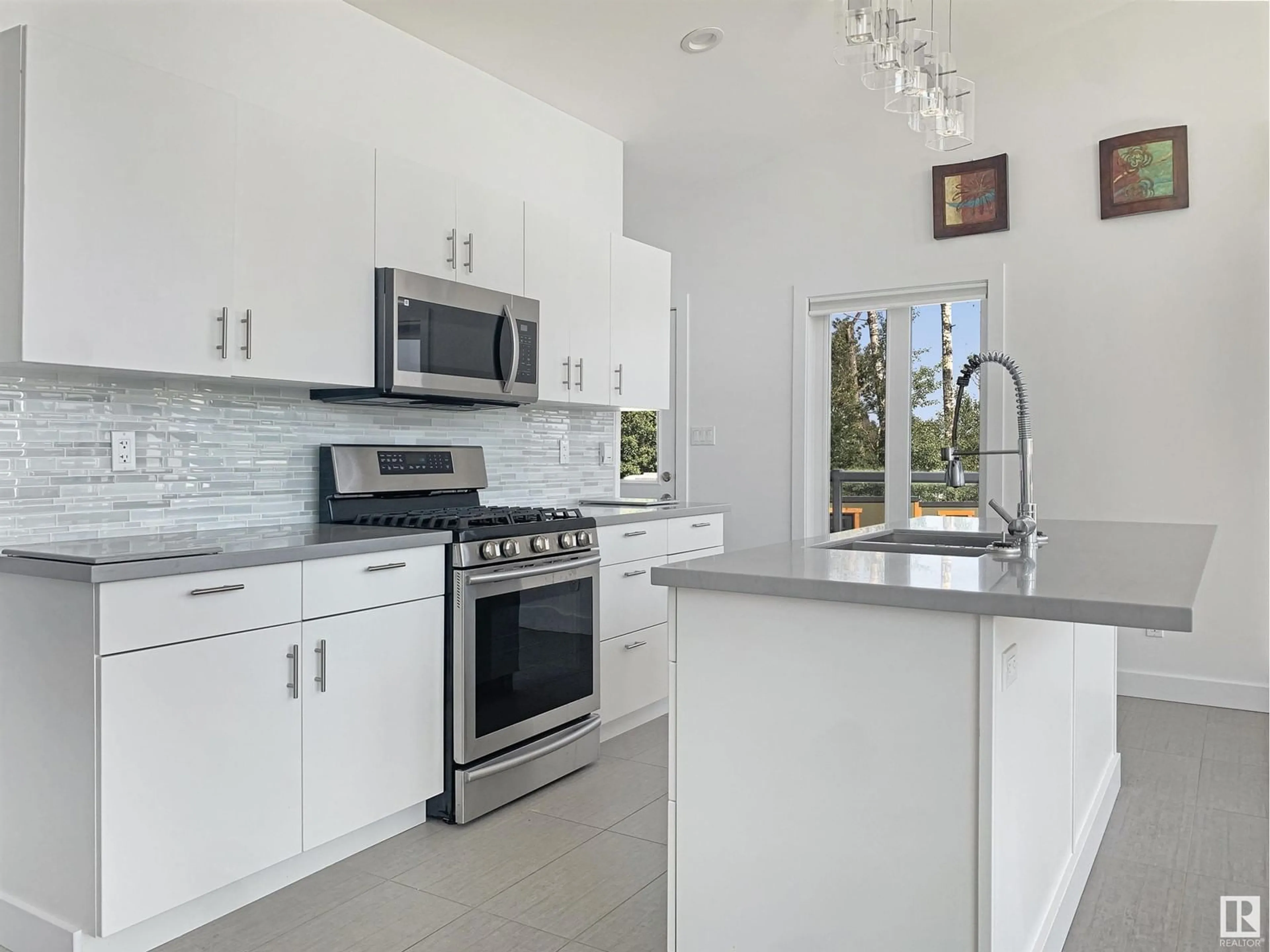 Open concept kitchen, ceramic/tile floor for 162 PEACE RIVER AV, Rural Big Lakes M.D. Alberta T0G1J0