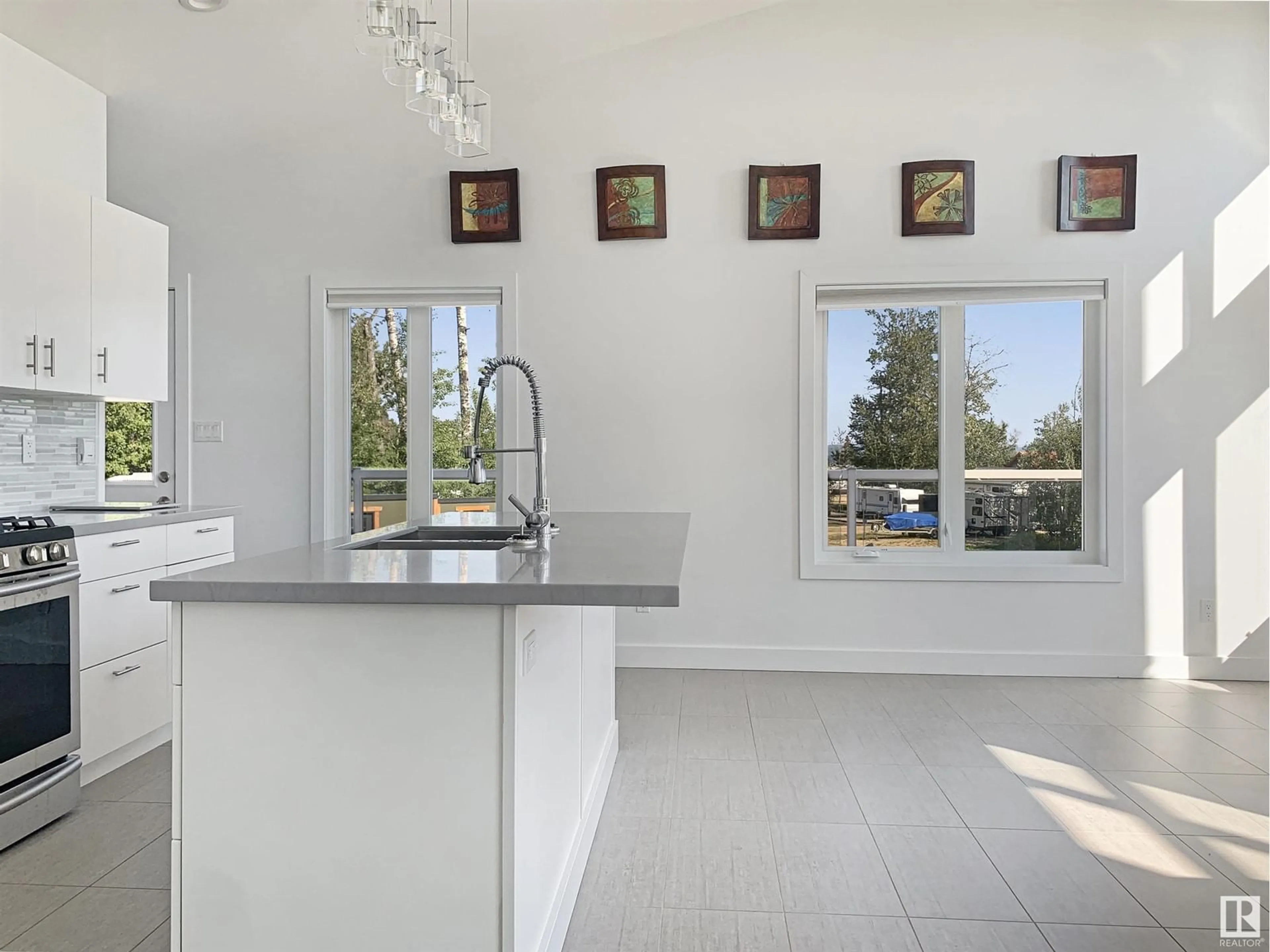 Contemporary kitchen, ceramic/tile floor for 162 PEACE RIVER AV, Rural Big Lakes M.D. Alberta T0G1J0