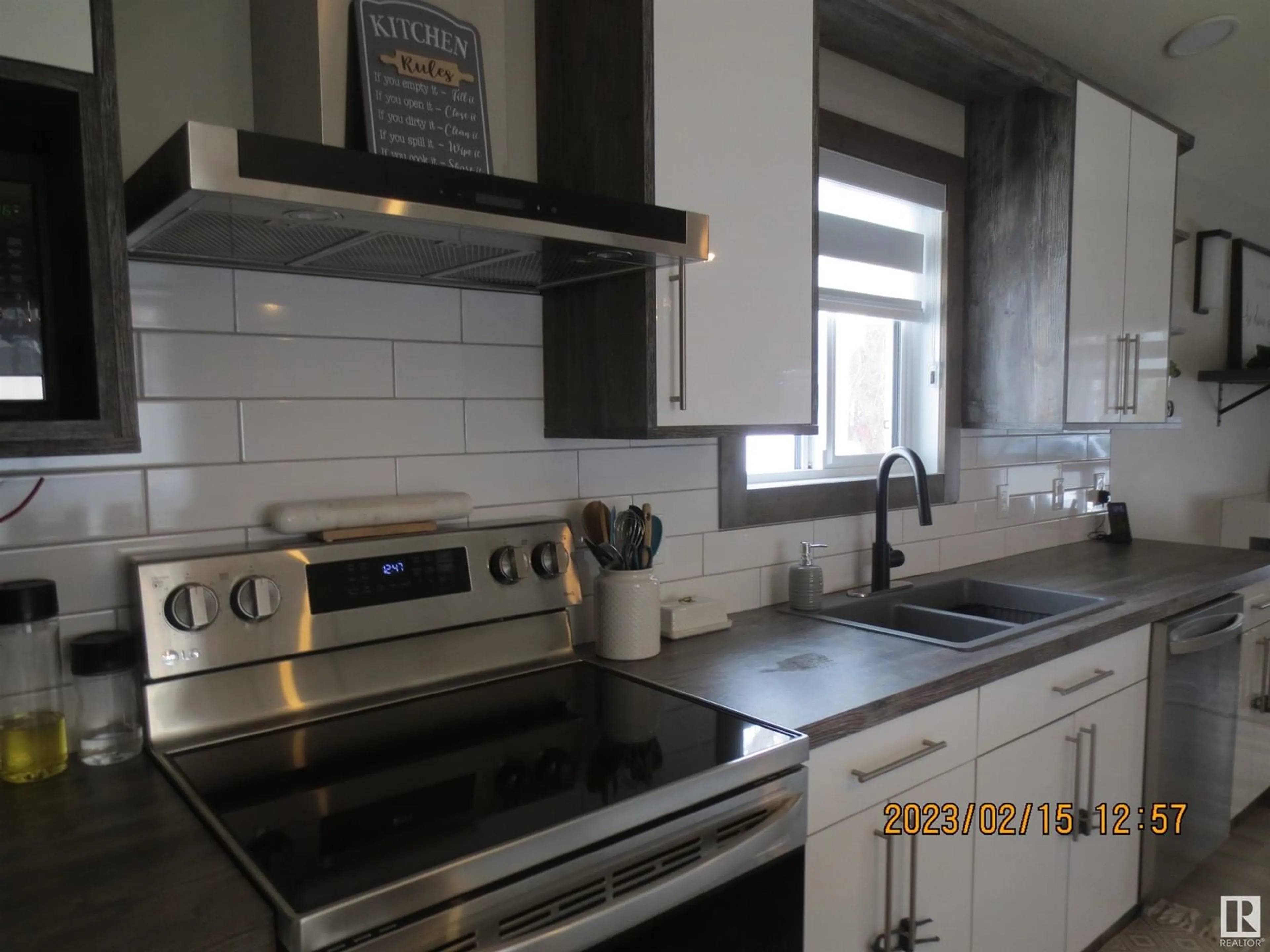 Standard kitchen, ceramic/tile floor for 4910 50 ST, Peers Alberta T0E1W0