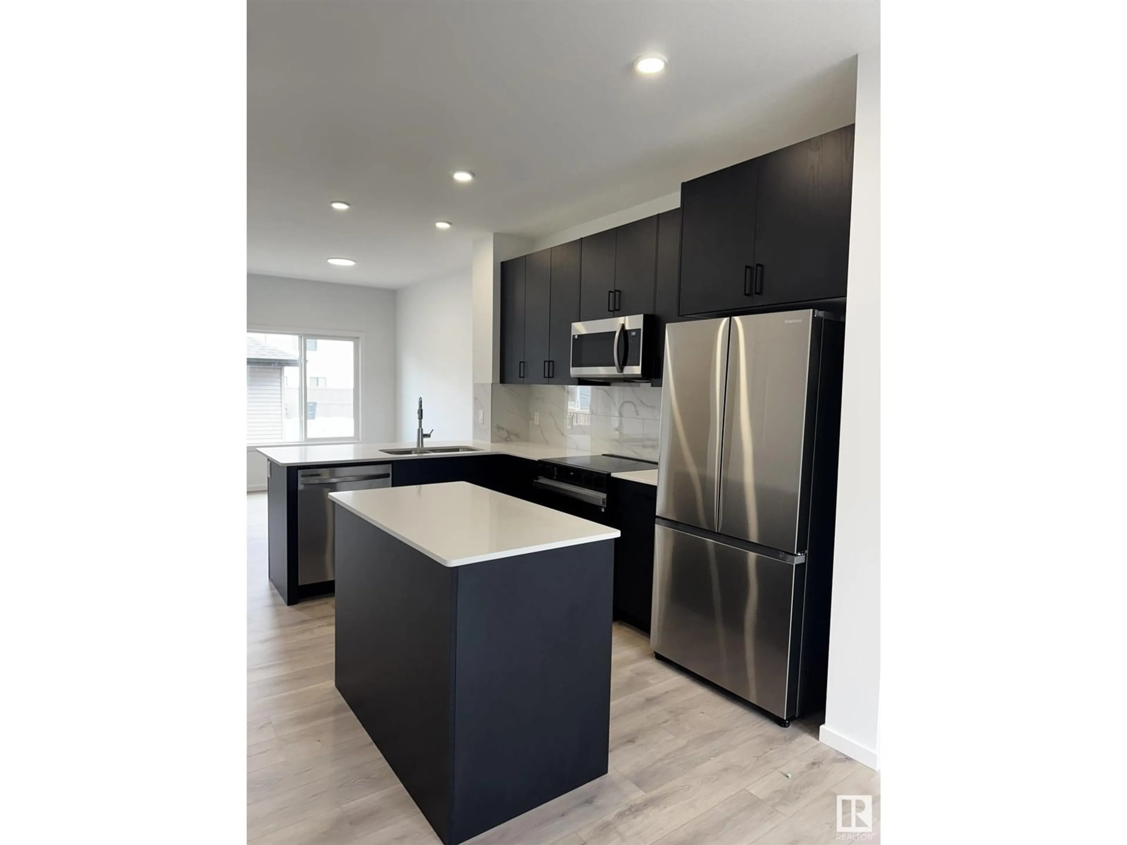 Unknown for 18940 28 AV NW, Edmonton Alberta T6M3H2