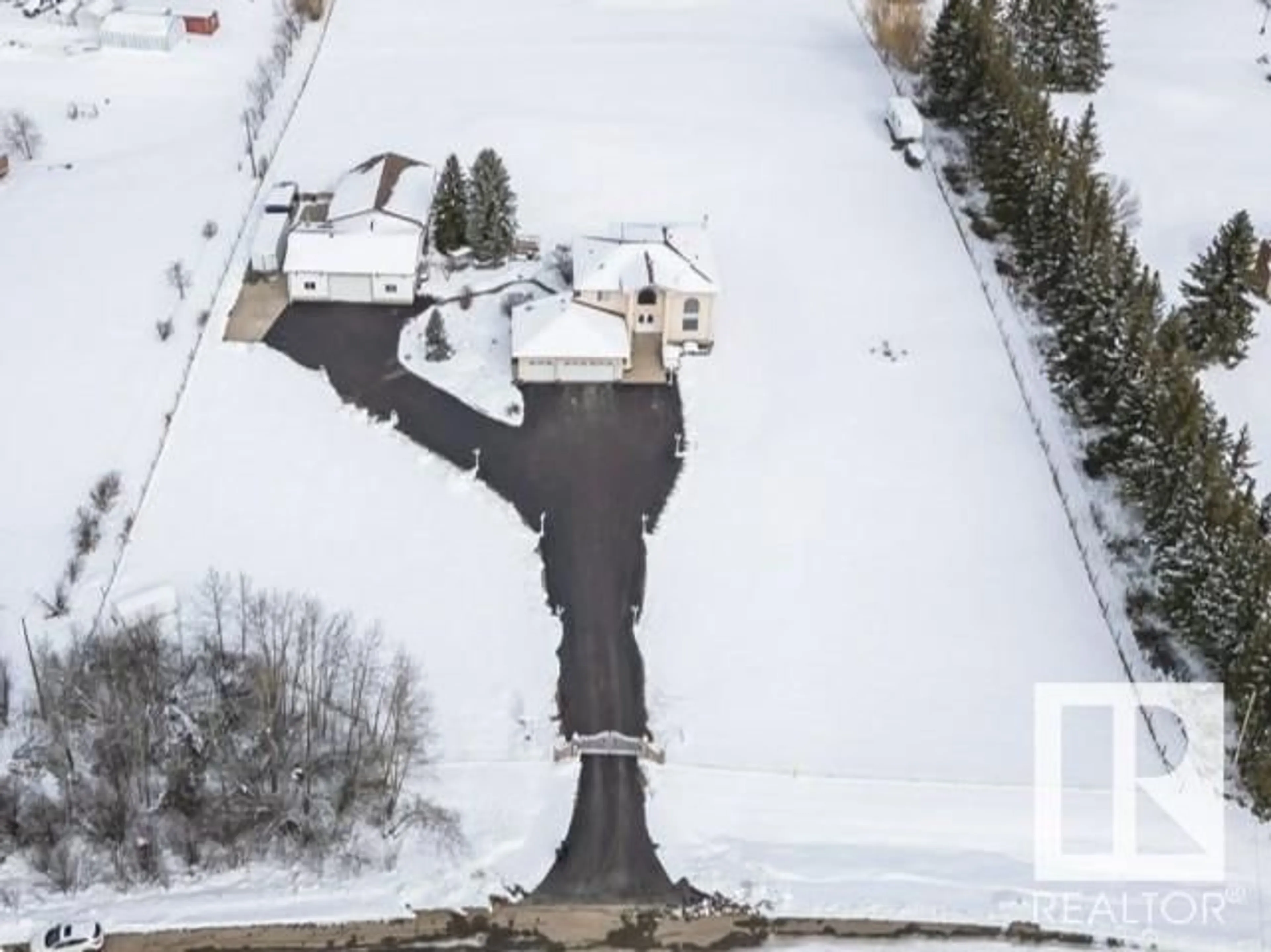 A pic from outside/outdoor area/front of a property/back of a property/a pic from drone, street for 52449 - 38 RGE ROAD 222 RGE ROAD, Rural Strathcona County Alberta T8E2G6